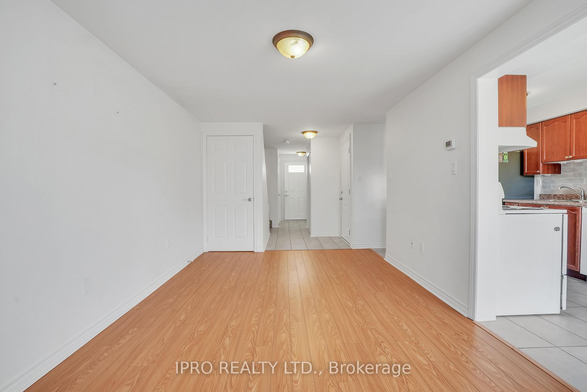 Photo 3 of 21 Majesty Boulevard, Barrie, Innis-Shore — HOMEH