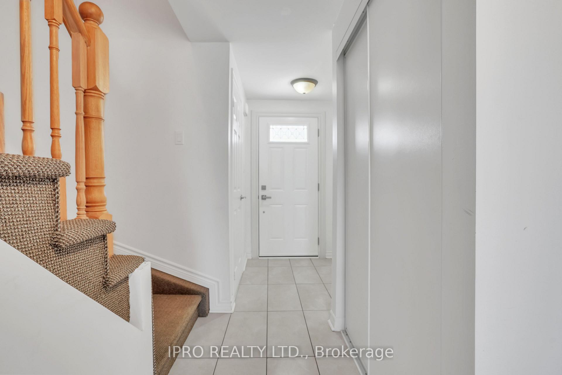 Photo 4 of 21 Majesty Boulevard, Barrie, Innis-Shore — HOMEH