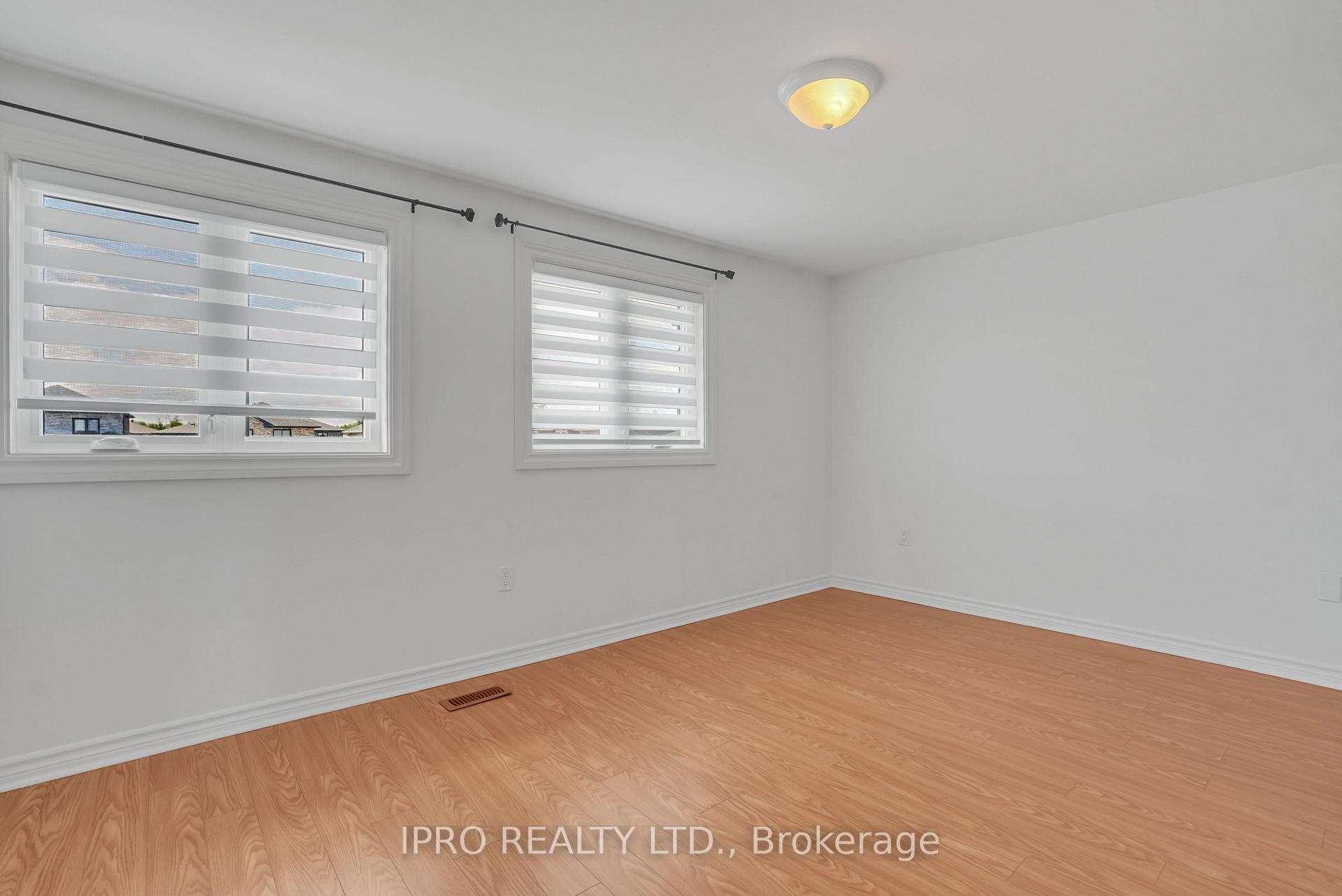 Photo 12 of 21 Majesty Boulevard, Barrie, Innis-Shore — HOMEH