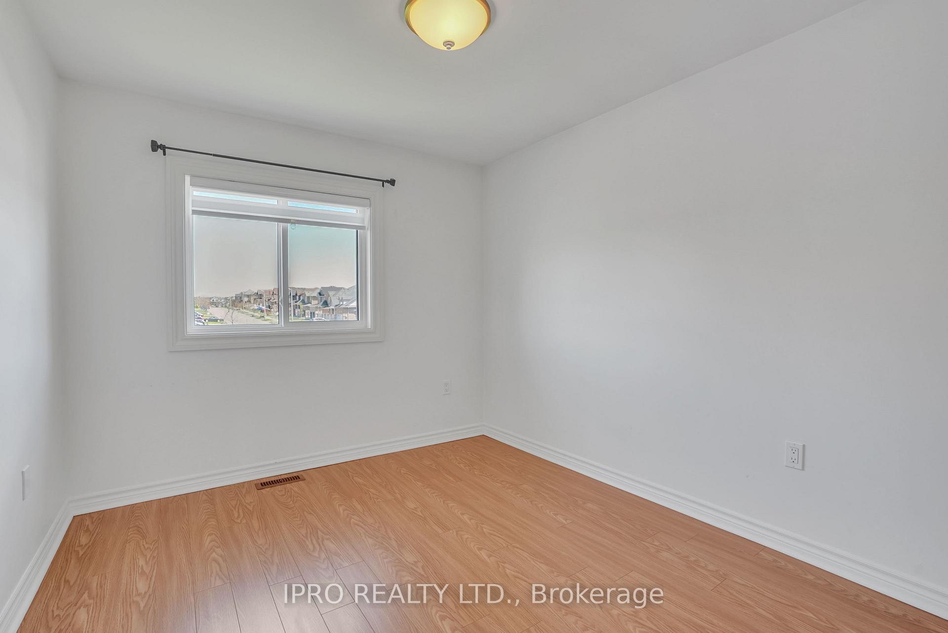 Photo 17 of 21 Majesty Boulevard, Barrie, Innis-Shore — HOMEH