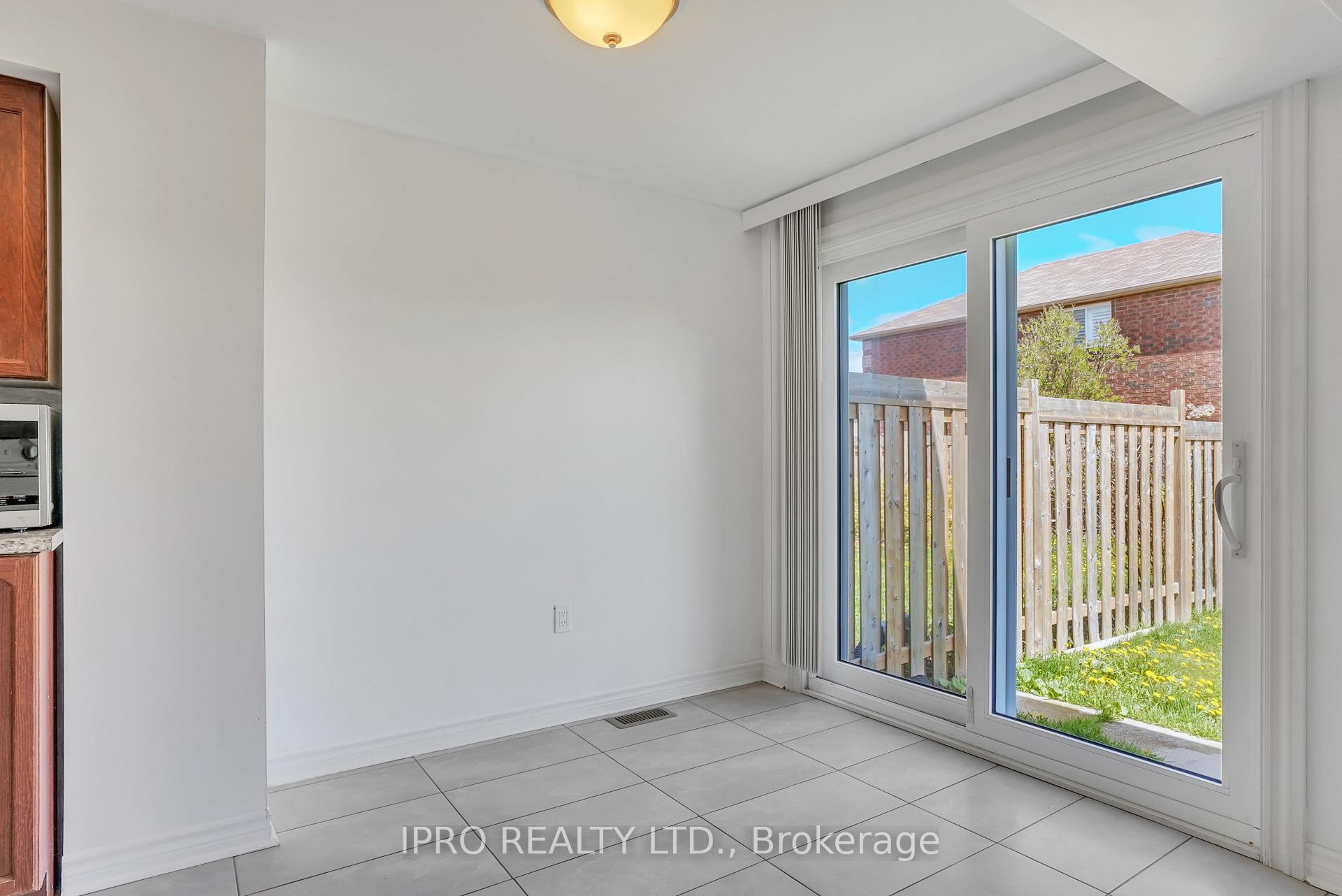 Photo 22 of 21 Majesty Boulevard, Barrie, Innis-Shore — HOMEH