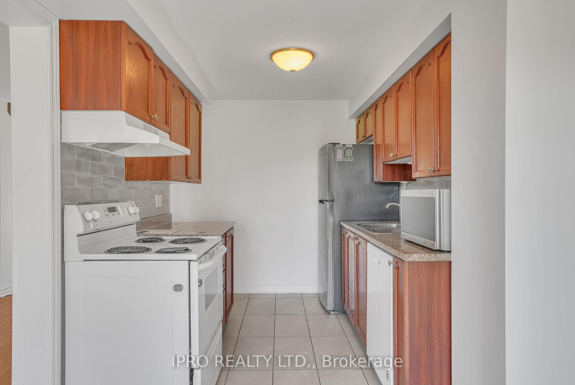 Photo 23 of 21 Majesty Boulevard, Barrie, Innis-Shore — HOMEH