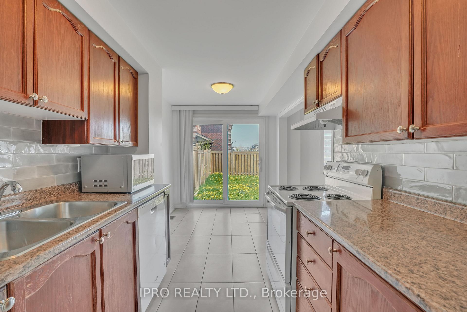 Photo 25 of 21 Majesty Boulevard, Barrie, Innis-Shore — HOMEH