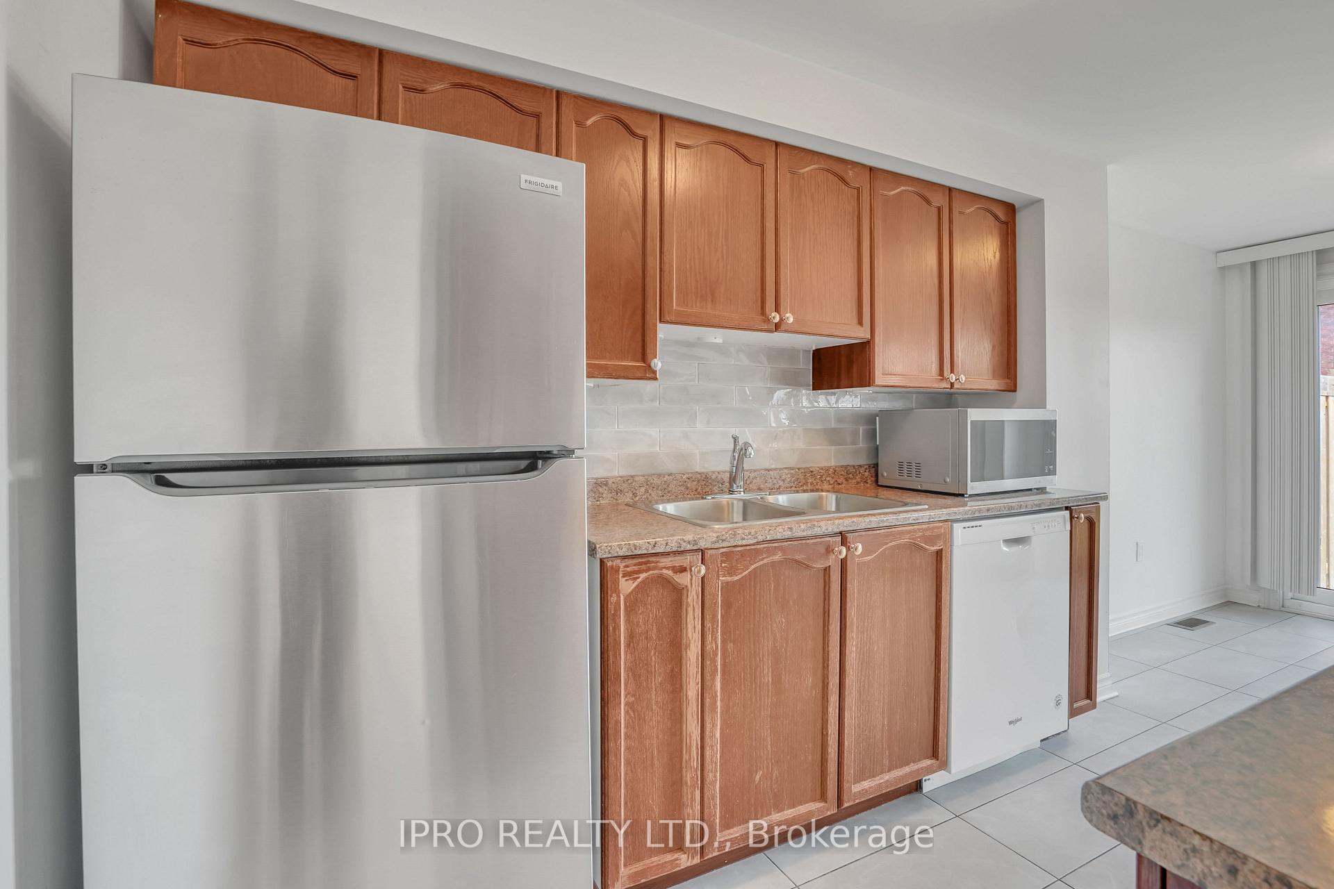 Photo 26 of 21 Majesty Boulevard, Barrie, Innis-Shore — HOMEH