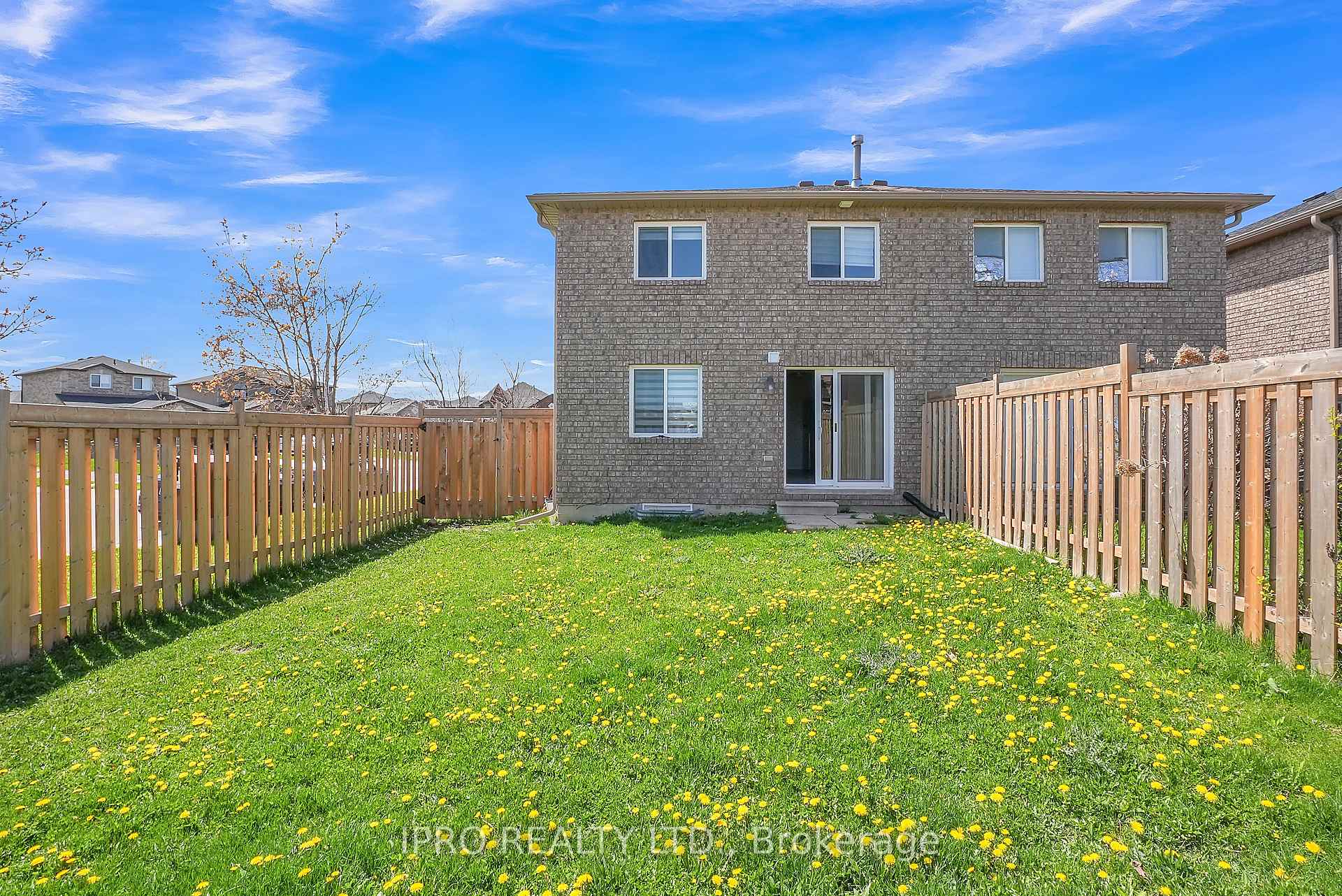 Photo 30 of 21 Majesty Boulevard, Barrie, Innis-Shore — HOMEH