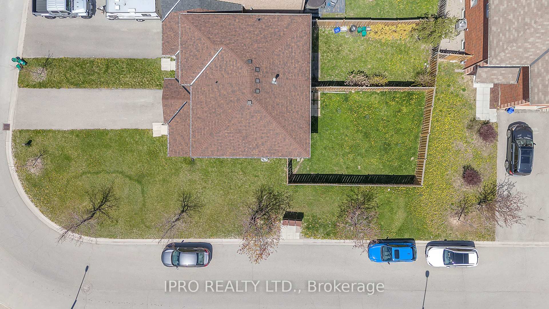 Photo 32 of 21 Majesty Boulevard, Barrie, Innis-Shore — HOMEH