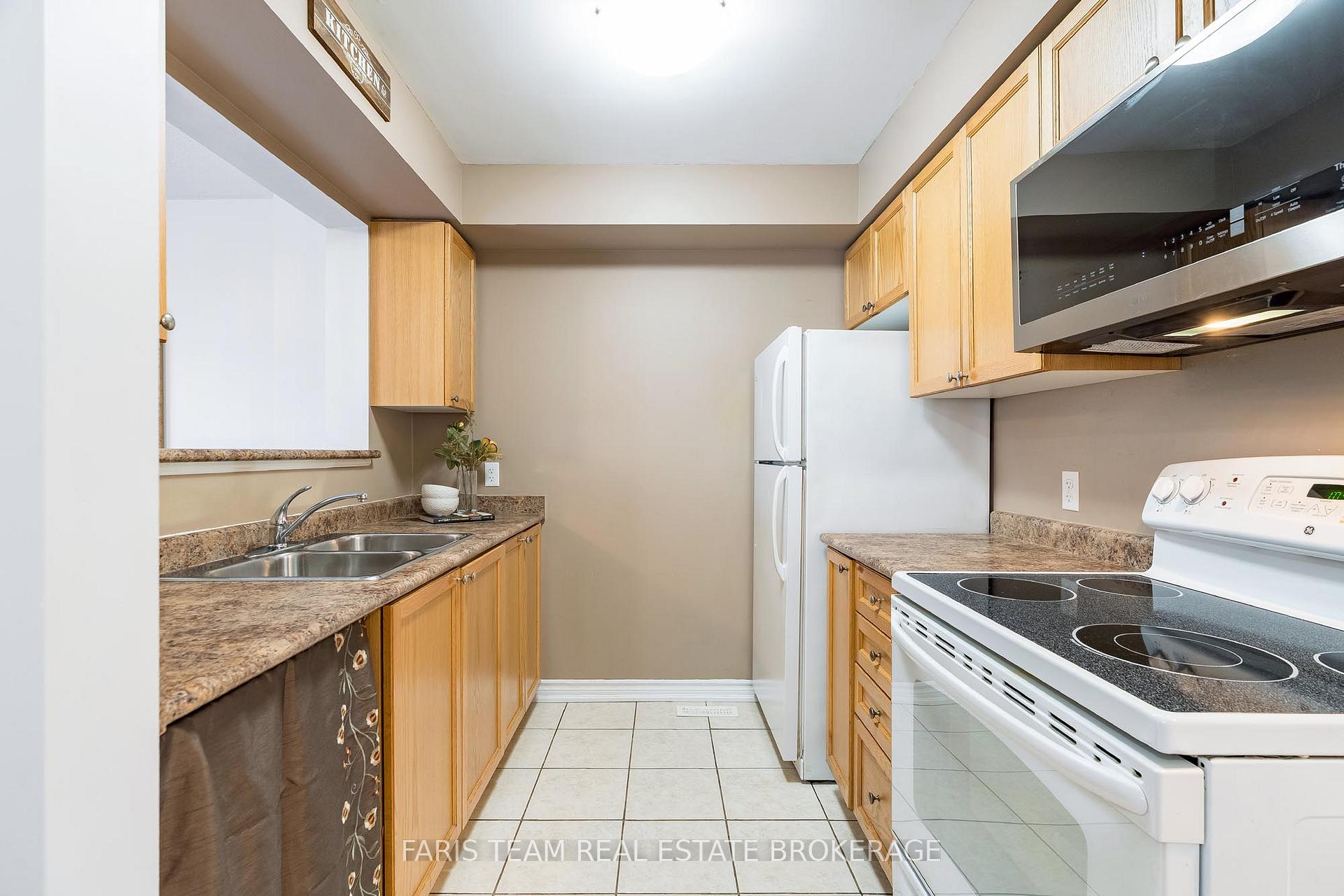 Photo 10 of 37 Southwoods Crescent, Barrie, Holly — HOMEH