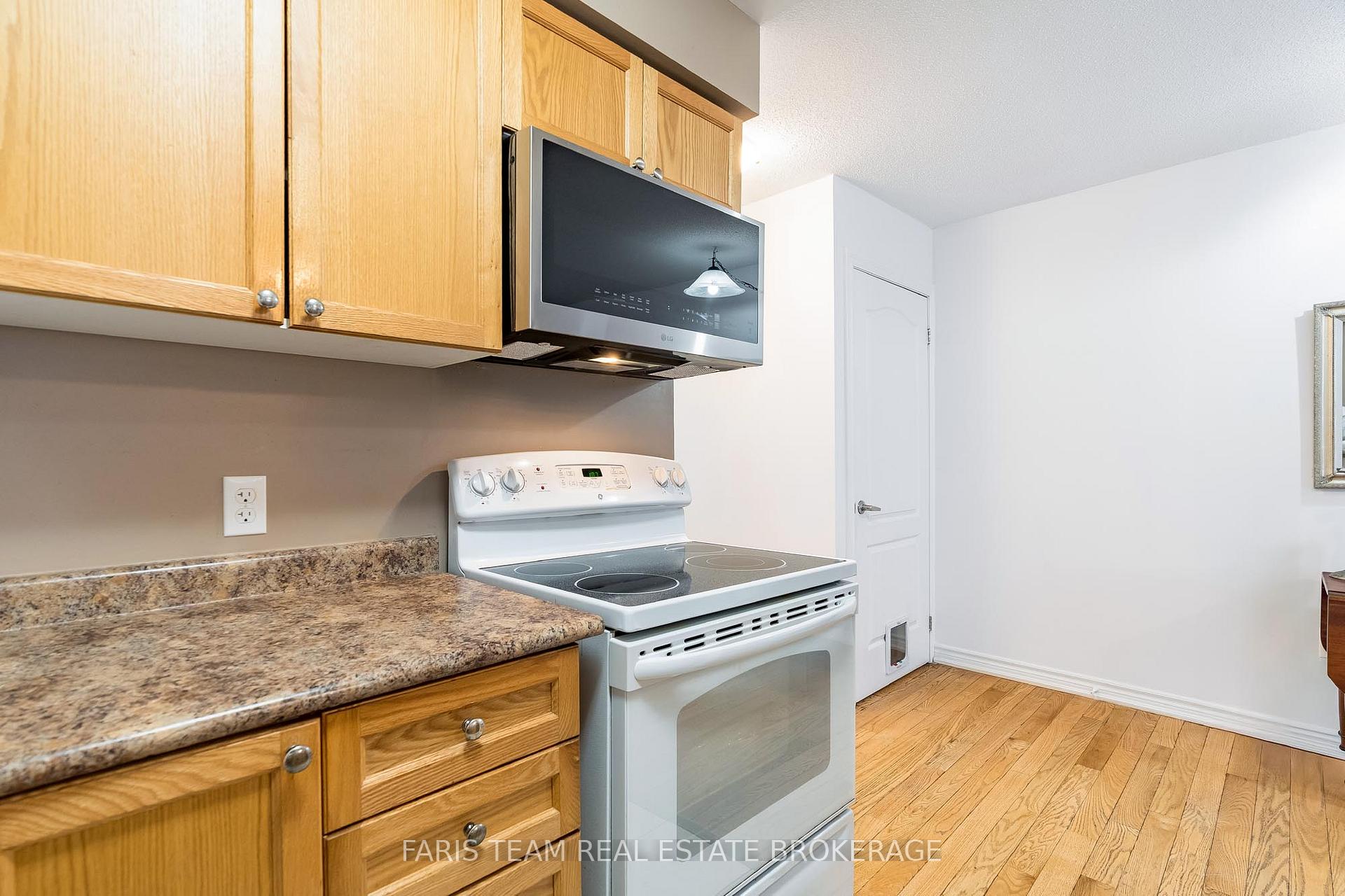 Photo 5 of 37 Southwoods Crescent, Barrie, Holly — HOMEH
