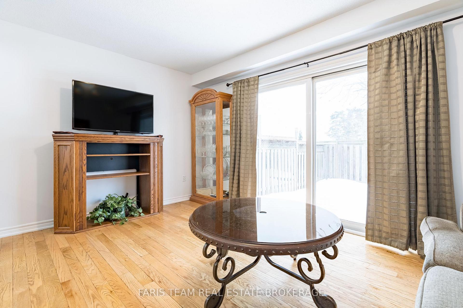 Photo 11 of 37 Southwoods Crescent, Barrie, Holly — HOMEH