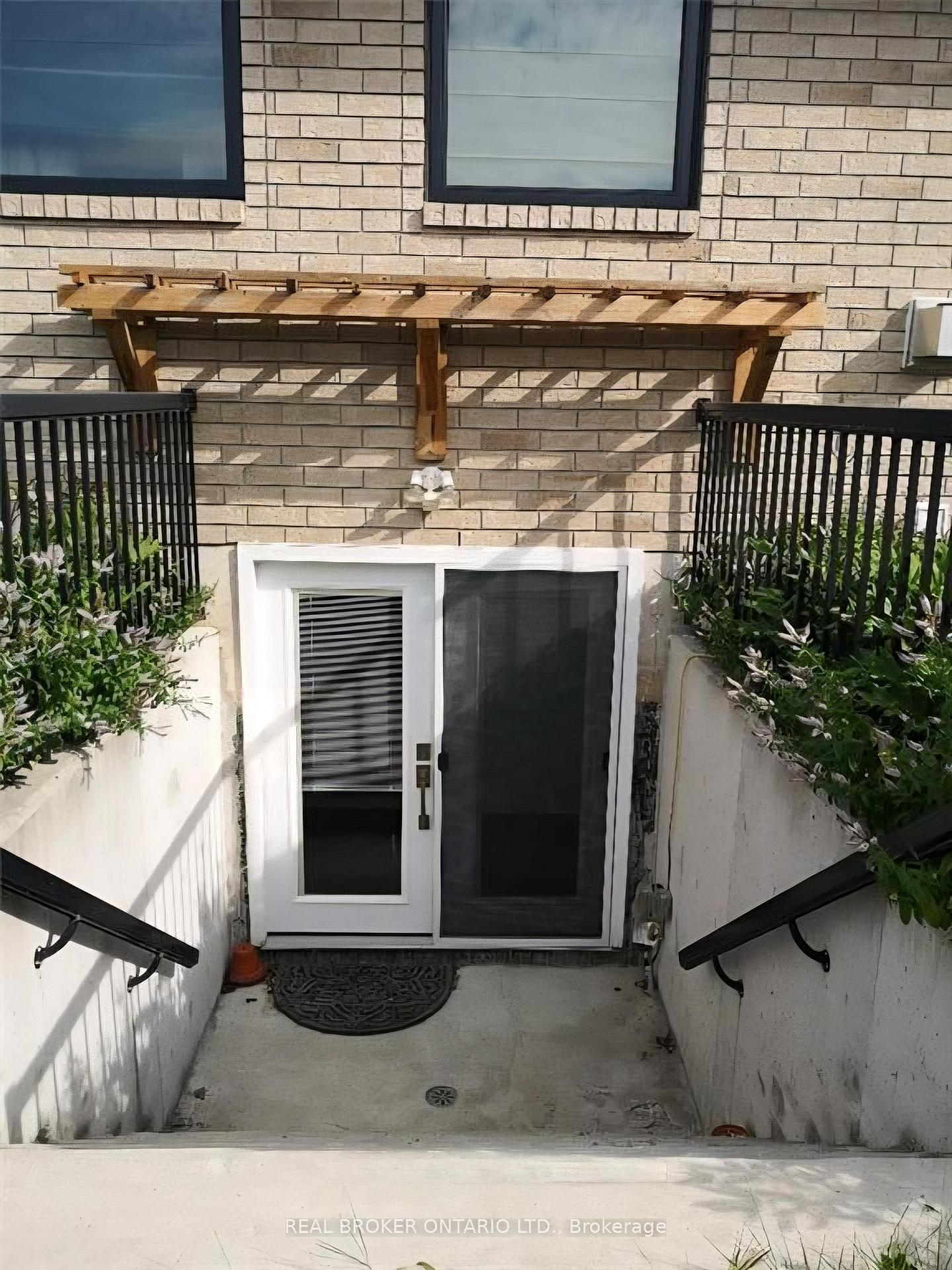 Photo 5 of 118 Sandringham Drive, Barrie, Innis-Shore — HOMEH