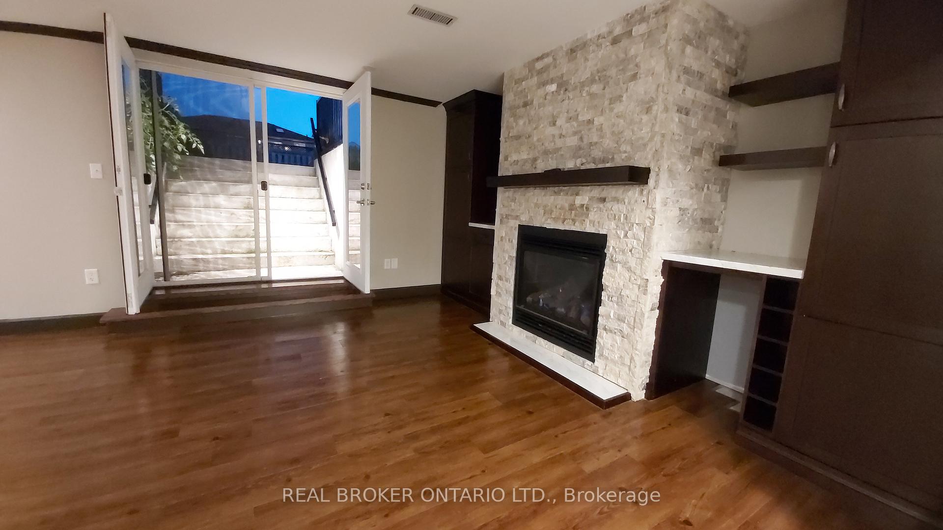 Photo 4 of 118 Sandringham Drive, Barrie, Innis-Shore — HOMEH