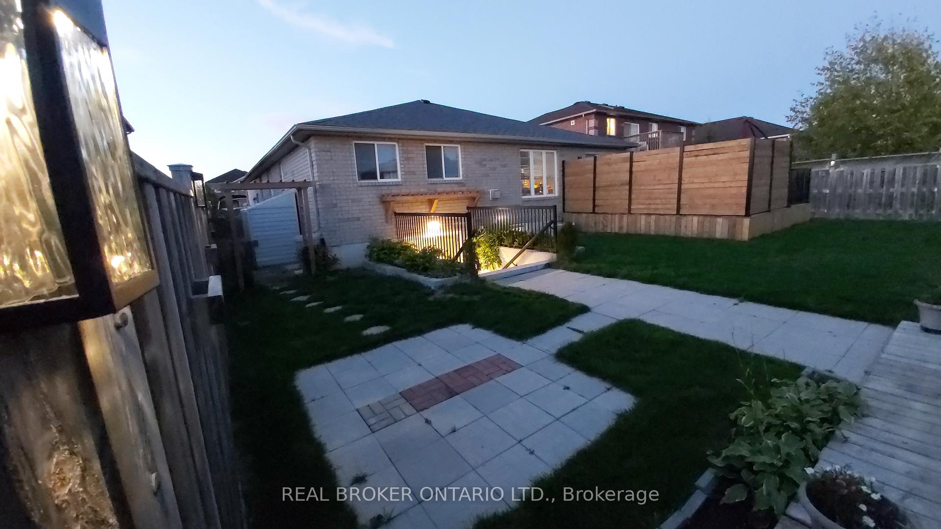 Photo 20 of 118 Sandringham Drive, Barrie, Innis-Shore — HOMEH