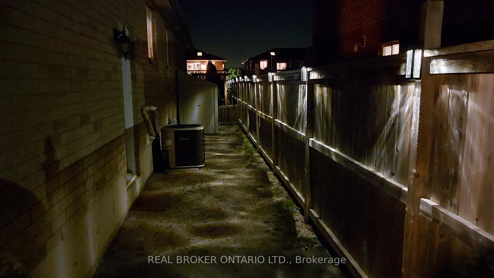 Photo 22 of 118 Sandringham Drive, Barrie, Innis-Shore — HOMEH