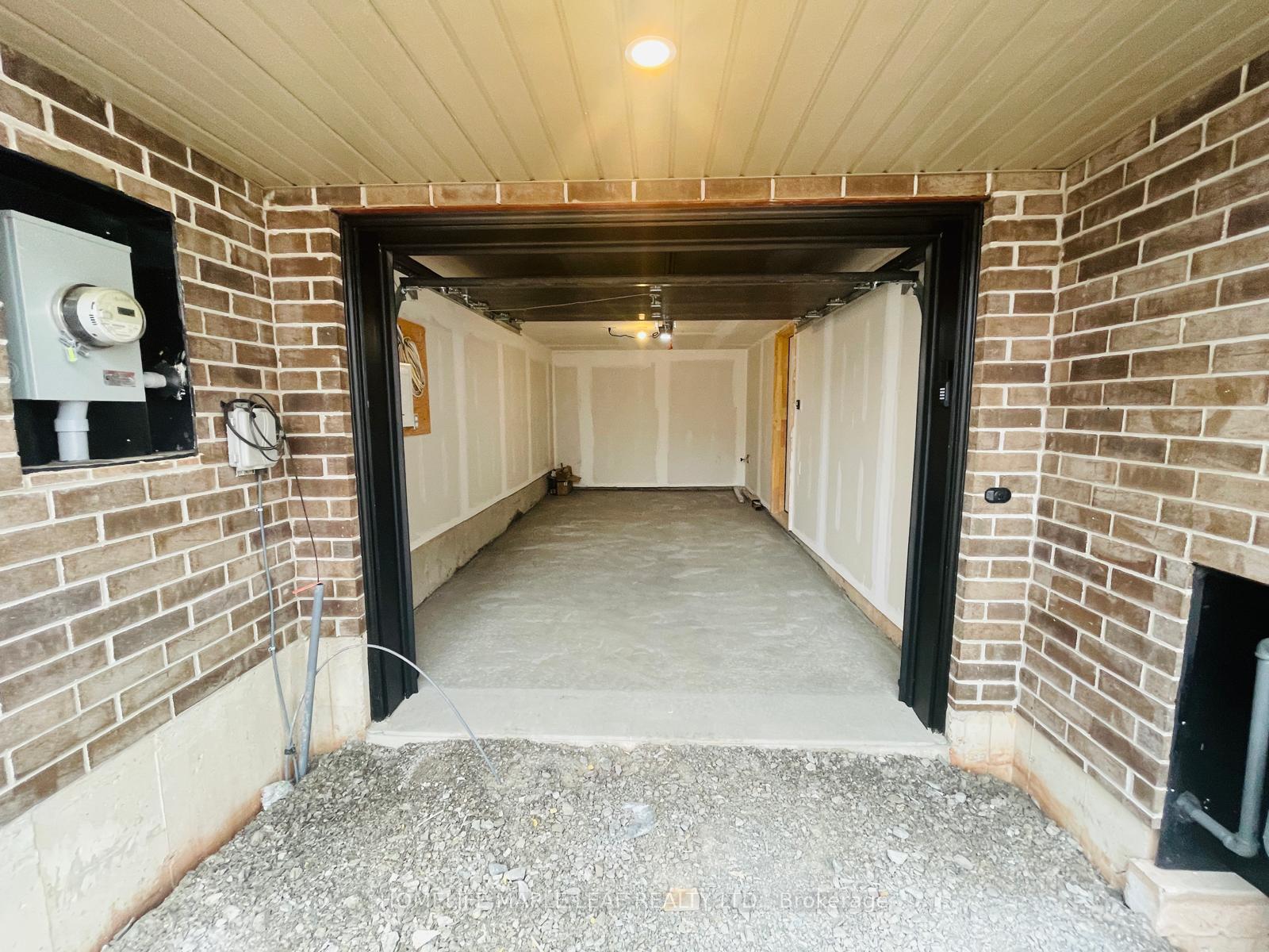 Photo 4 of 27 Roxanne Drive, Hamilton, McQuesten — HOMEH