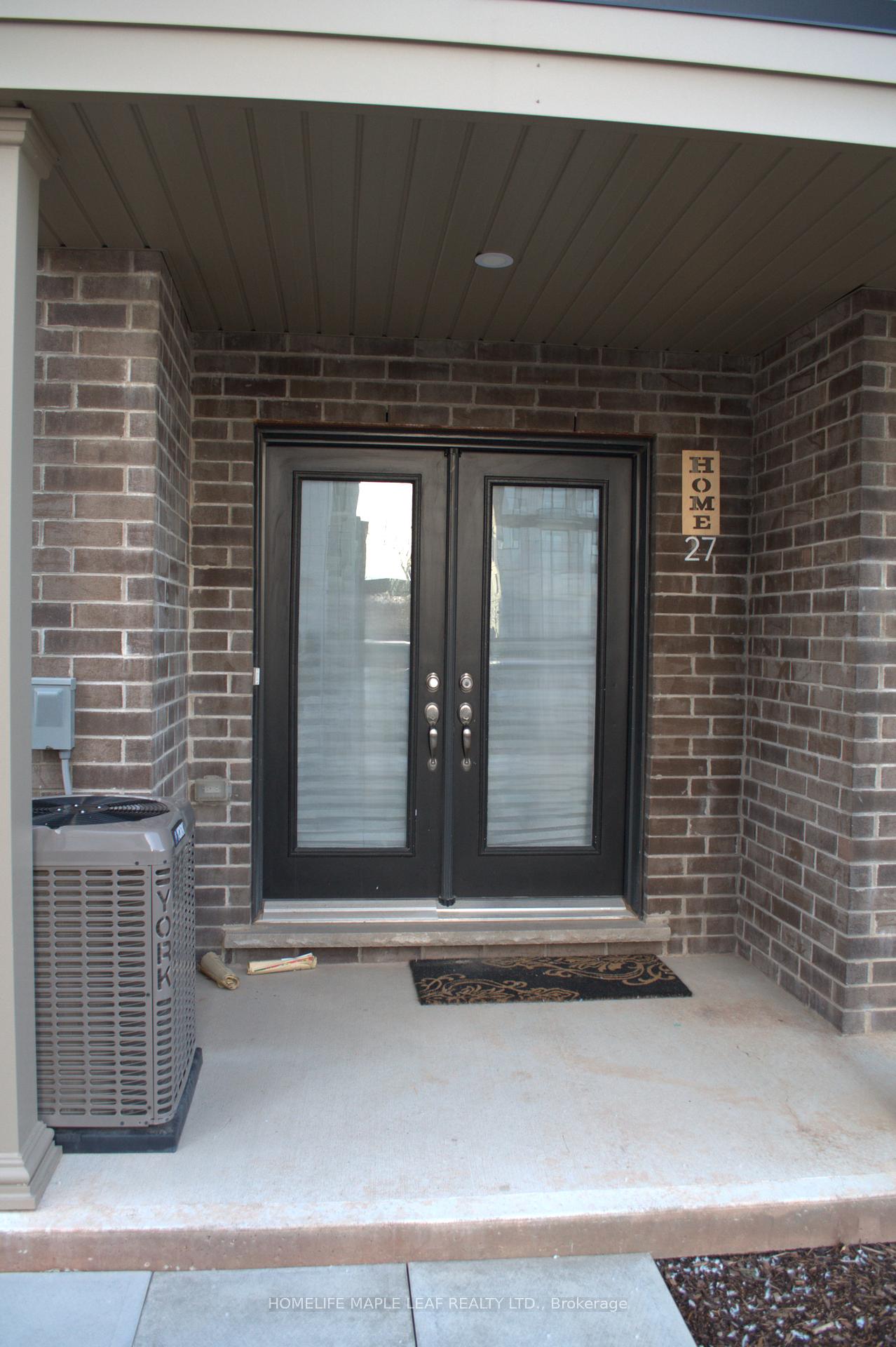 Photo 10 of 27 Roxanne Drive, Hamilton, McQuesten — HOMEH