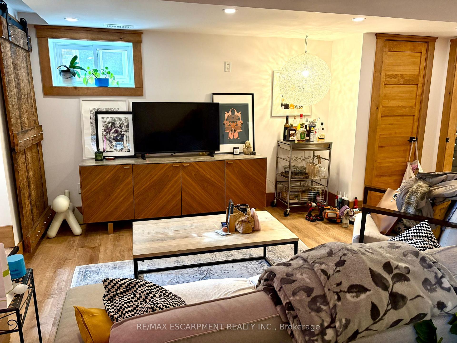Photo 3 of Unit Lower, 306 Wexford Avenue S, Hamilton, Delta — HOMEH