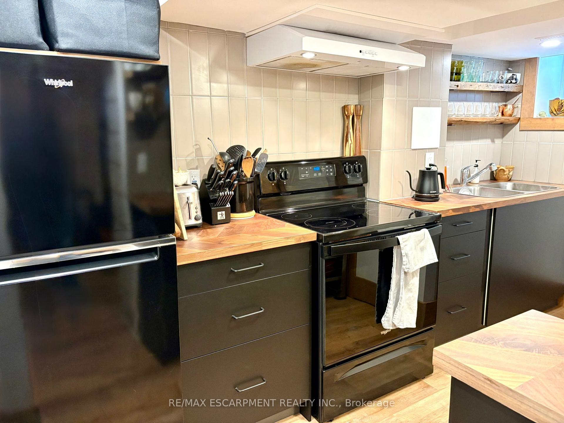 Photo 8 of Unit Lower, 306 Wexford Avenue S, Hamilton, Delta — HOMEH