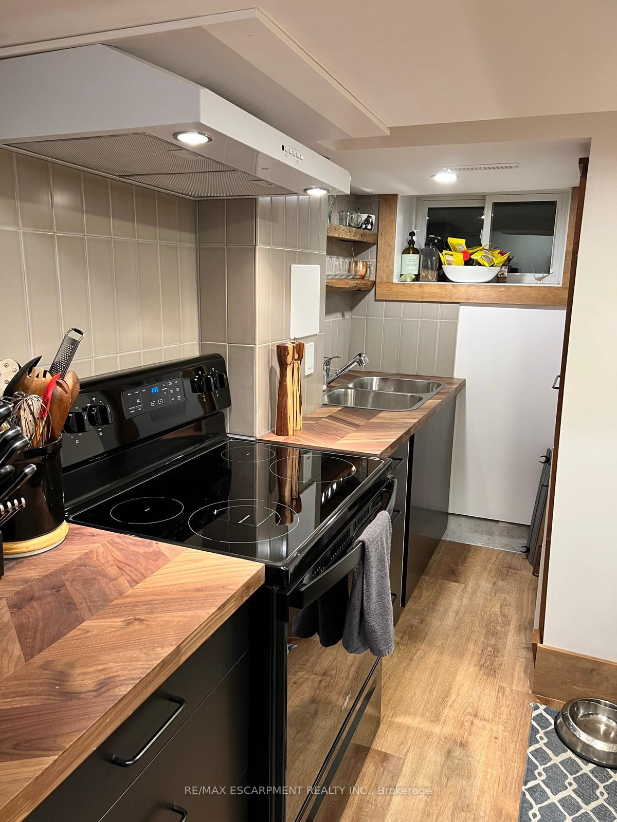 Photo 9 of Unit Lower, 306 Wexford Avenue S, Hamilton, Delta — HOMEH