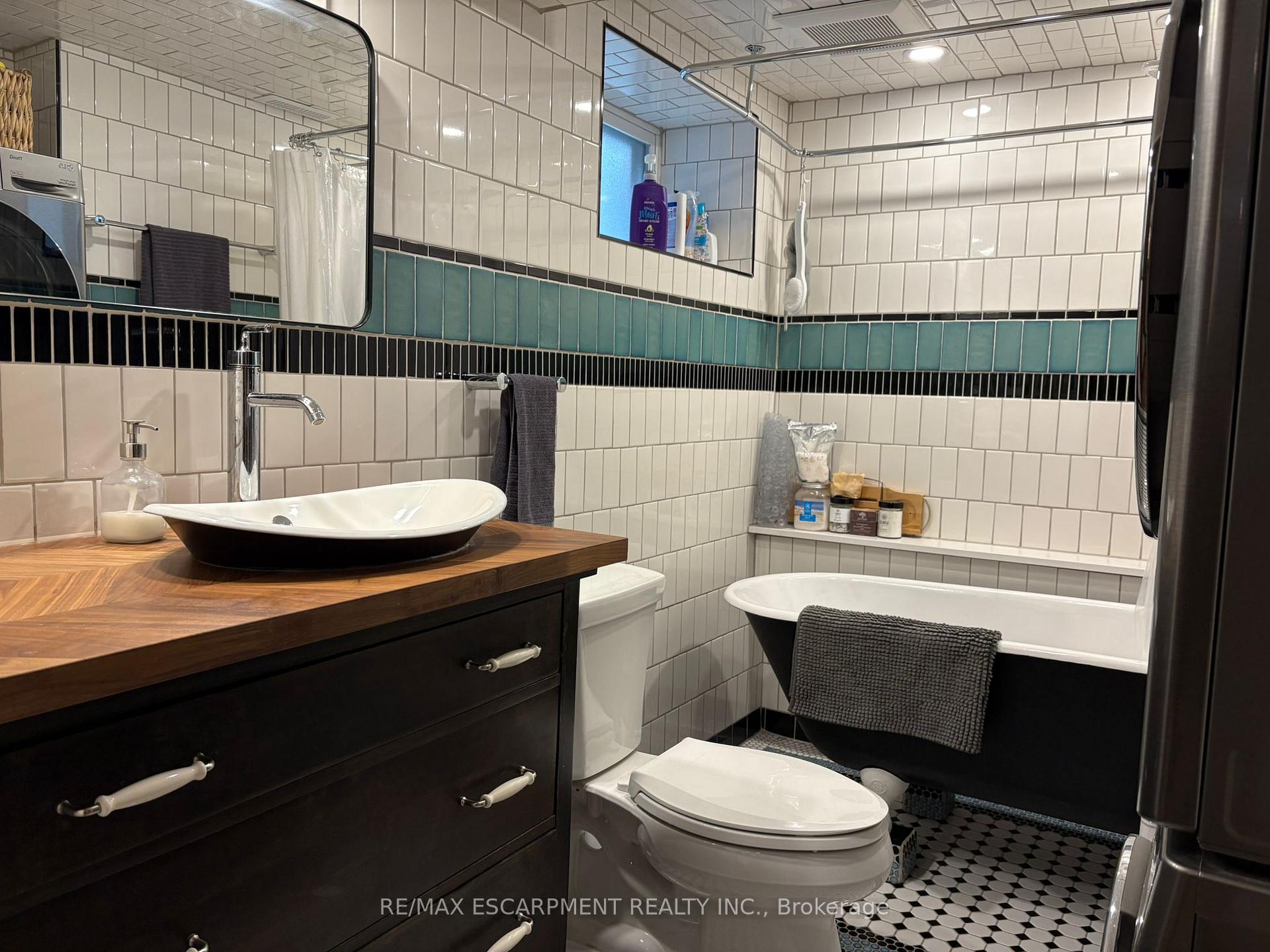 Photo 17 of Unit Lower, 306 Wexford Avenue S, Hamilton, Delta — HOMEH