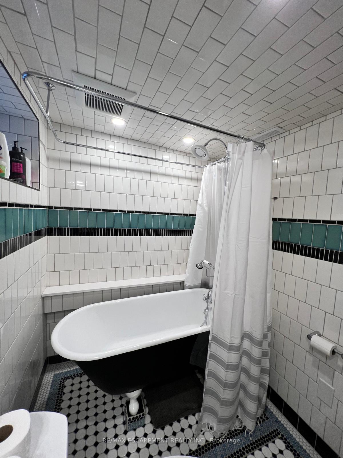 Photo 21 of Unit Lower, 306 Wexford Avenue S, Hamilton, Delta — HOMEH
