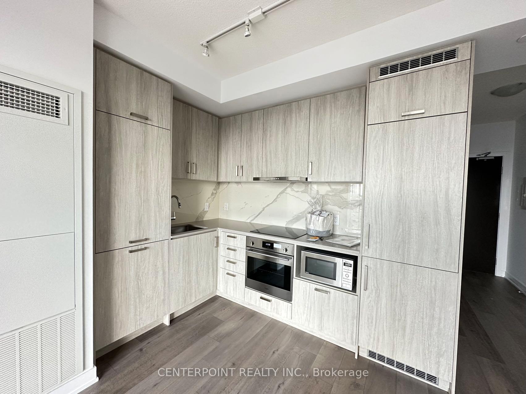 Photo 3 of Unit 707, 60 Honeycrisp Crescent, Vaughan, Vaughan Corporate Centre — HOMEH