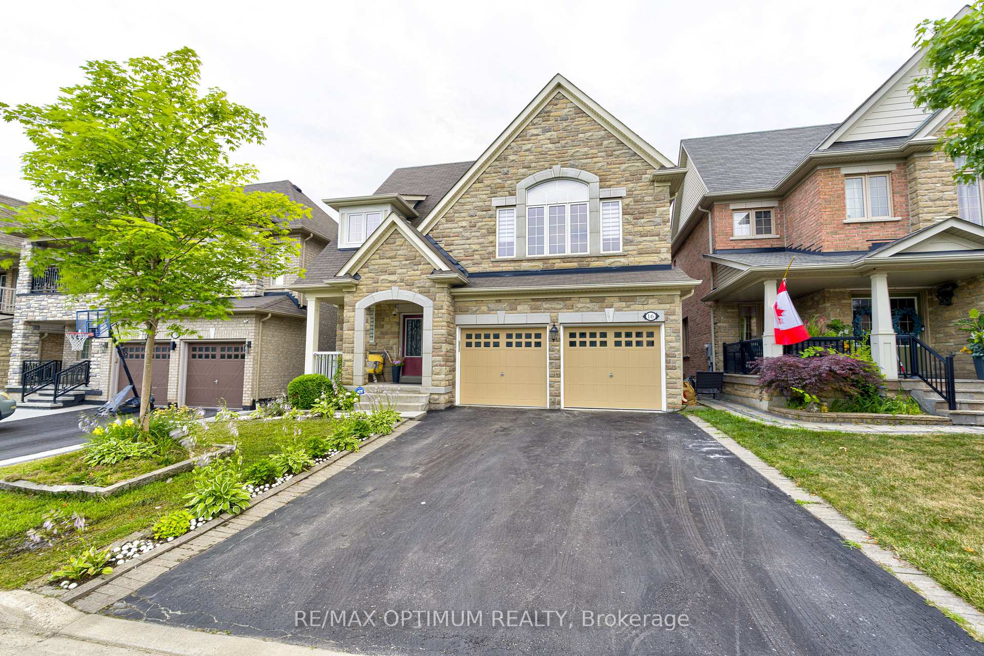 Photo 4 of 16 Ashcreek Drive, Brampton, Credit Valley — HOMEH