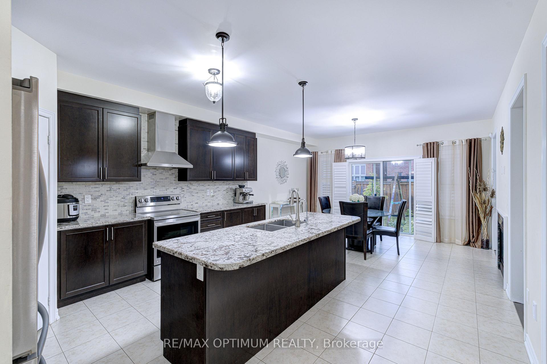 Photo 6 of 16 Ashcreek Drive, Brampton, Credit Valley — HOMEH
