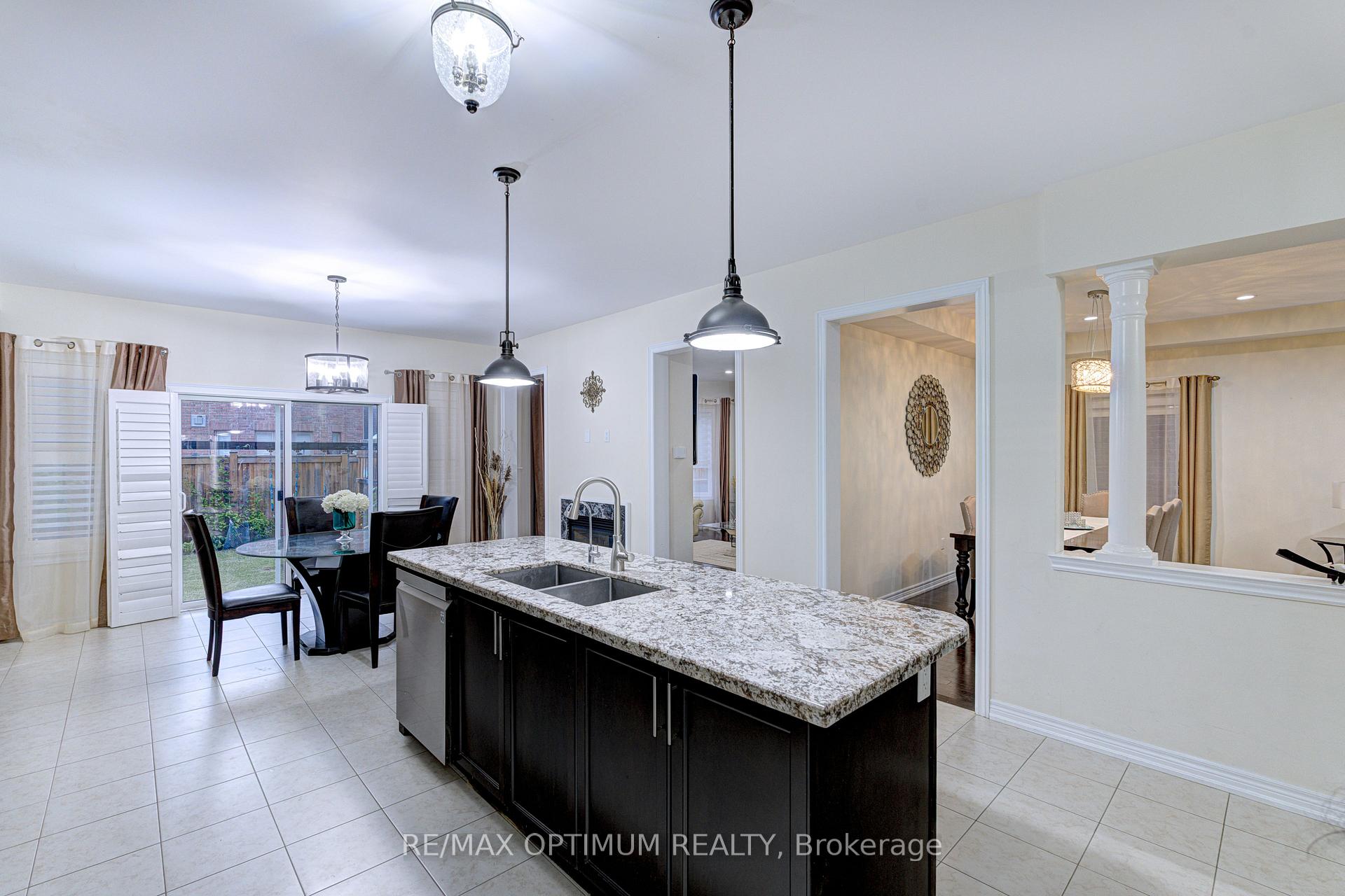 Photo 7 of 16 Ashcreek Drive, Brampton, Credit Valley — HOMEH