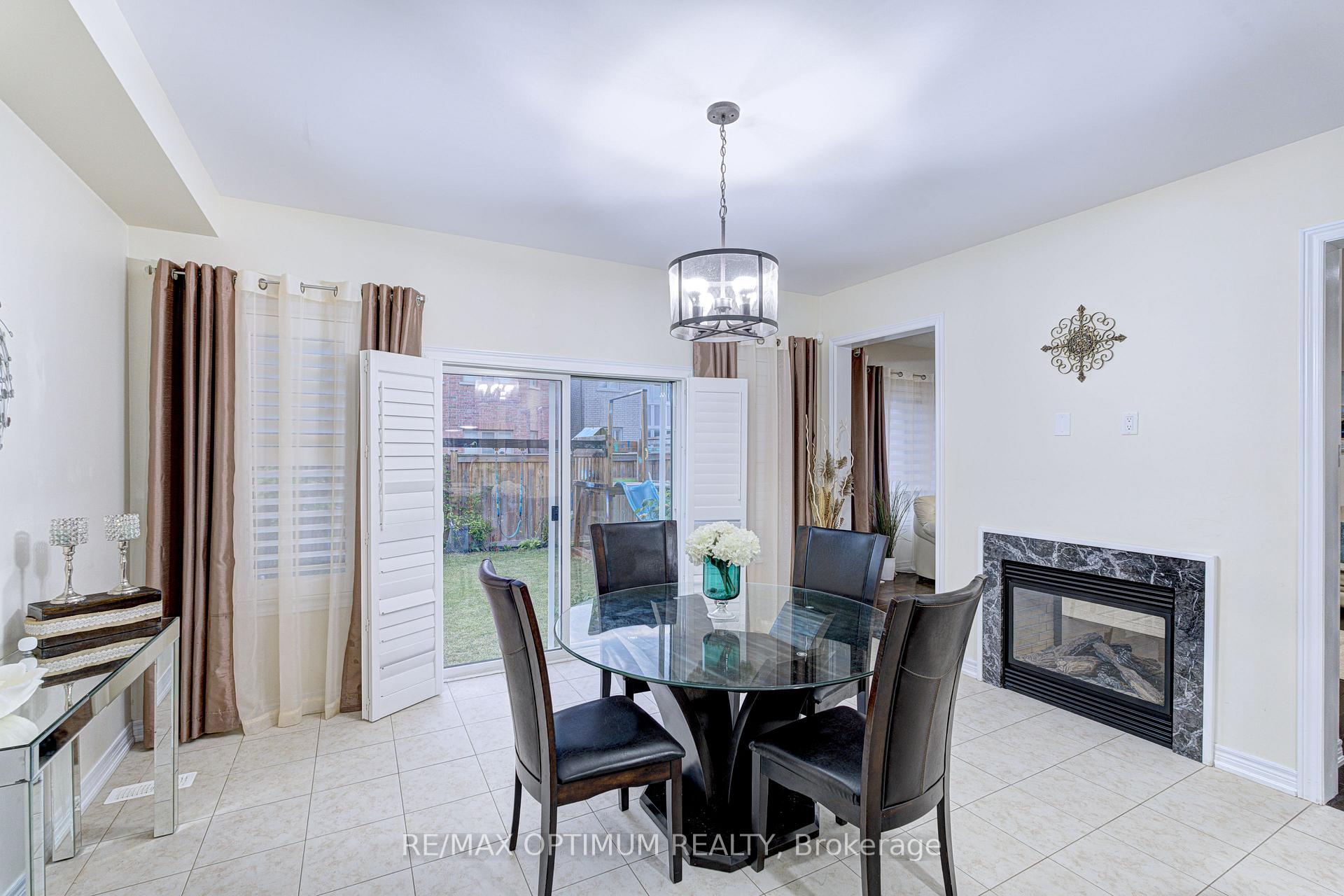 Photo 10 of 16 Ashcreek Drive, Brampton, Credit Valley — HOMEH
