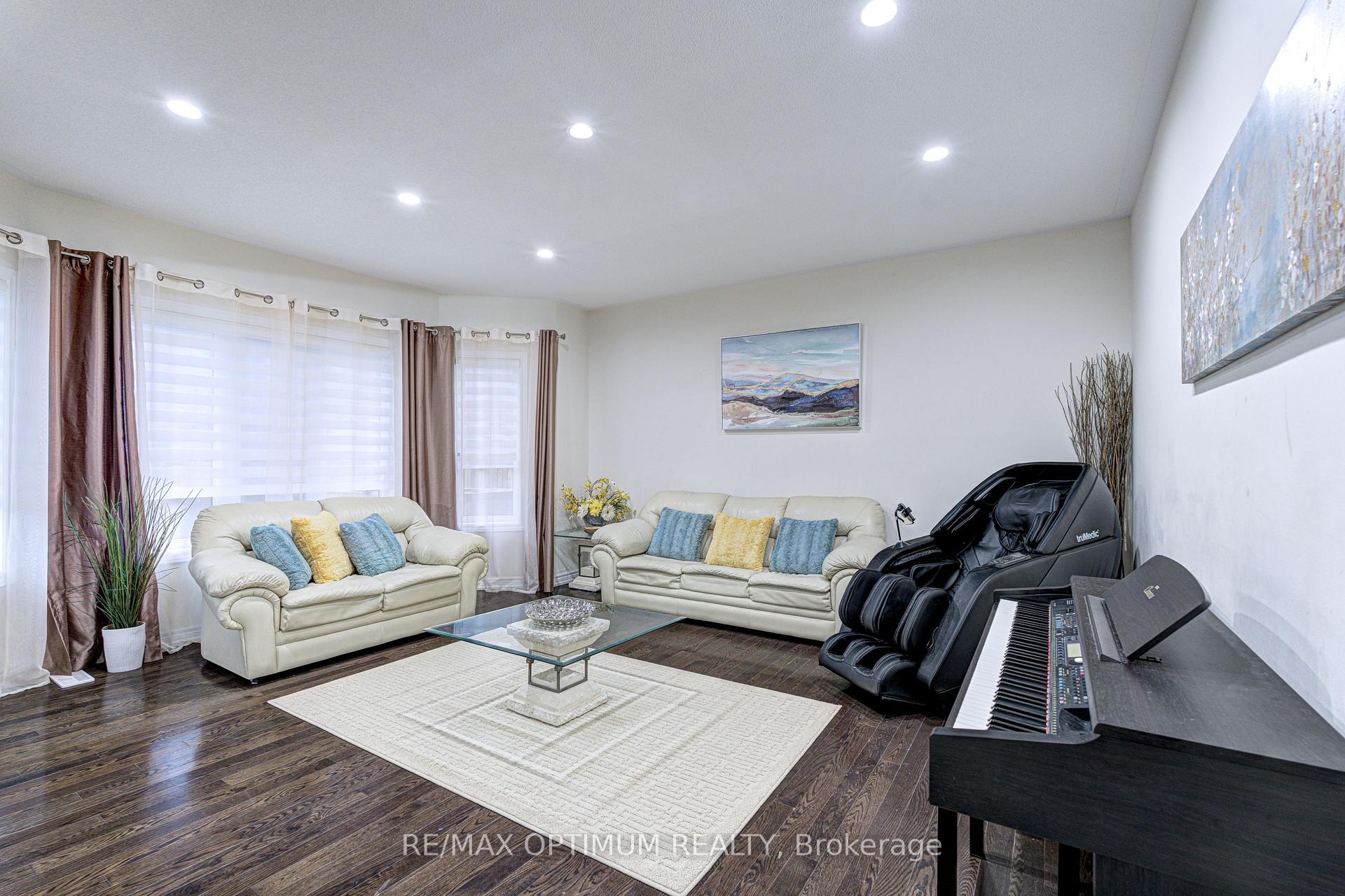 Photo 43 of 16 Ashcreek Drive, Brampton, Credit Valley — HOMEH