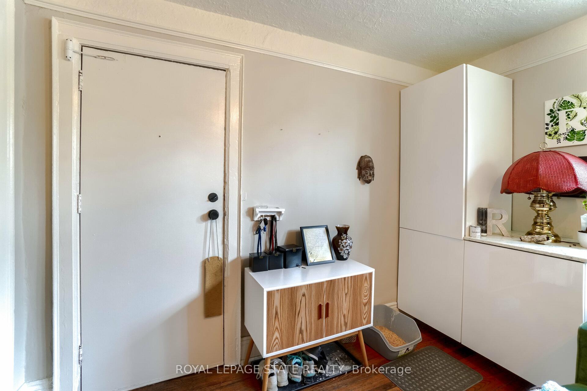 Photo 5 of Unit 9, 2 Vineland Avenue, Hamilton, Stipley — HOMEH
