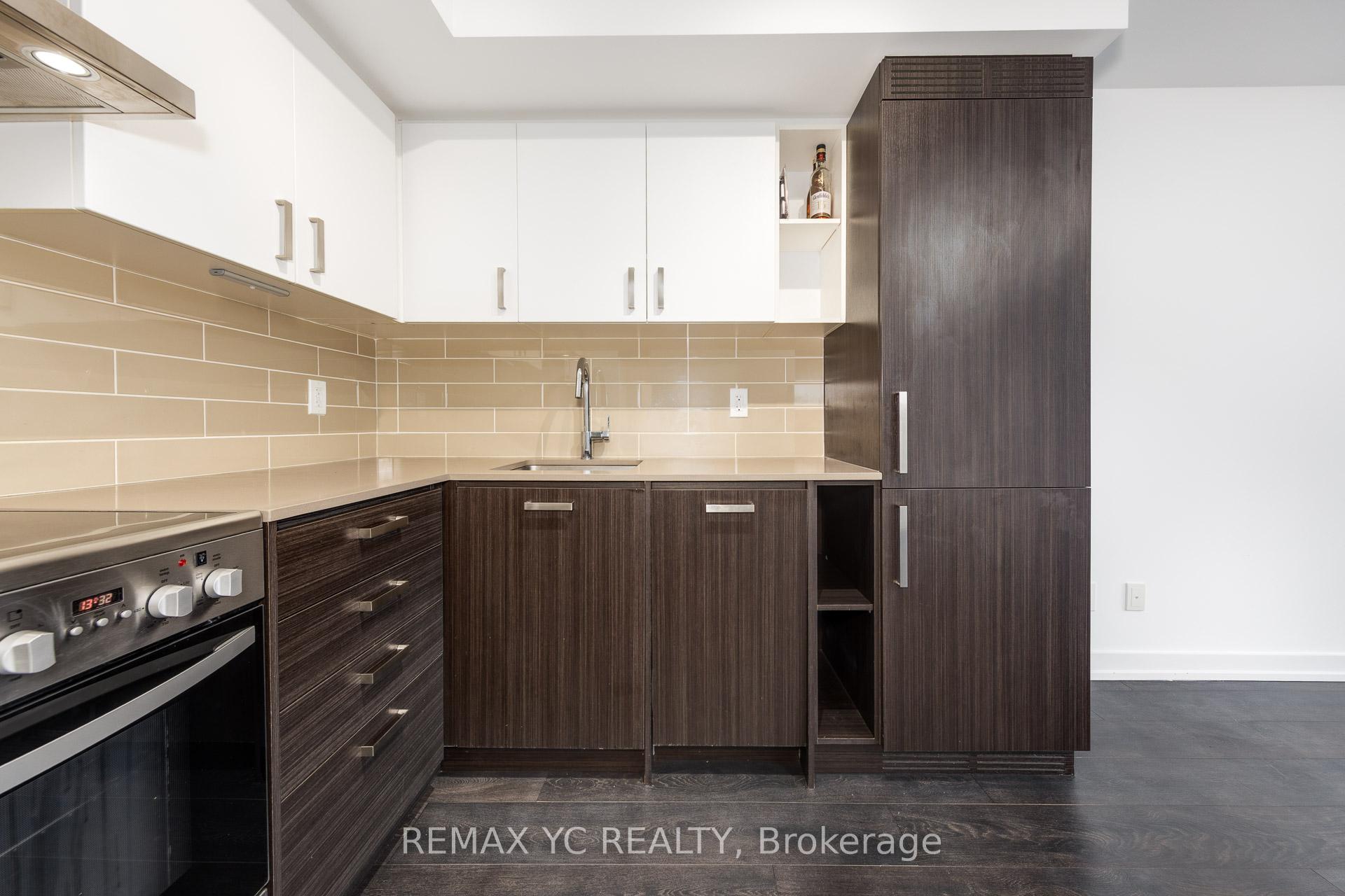 Photo 3 of Unit 713, 125 Redpath Avenue, Toronto, Mount Pleasant West — HOMEH