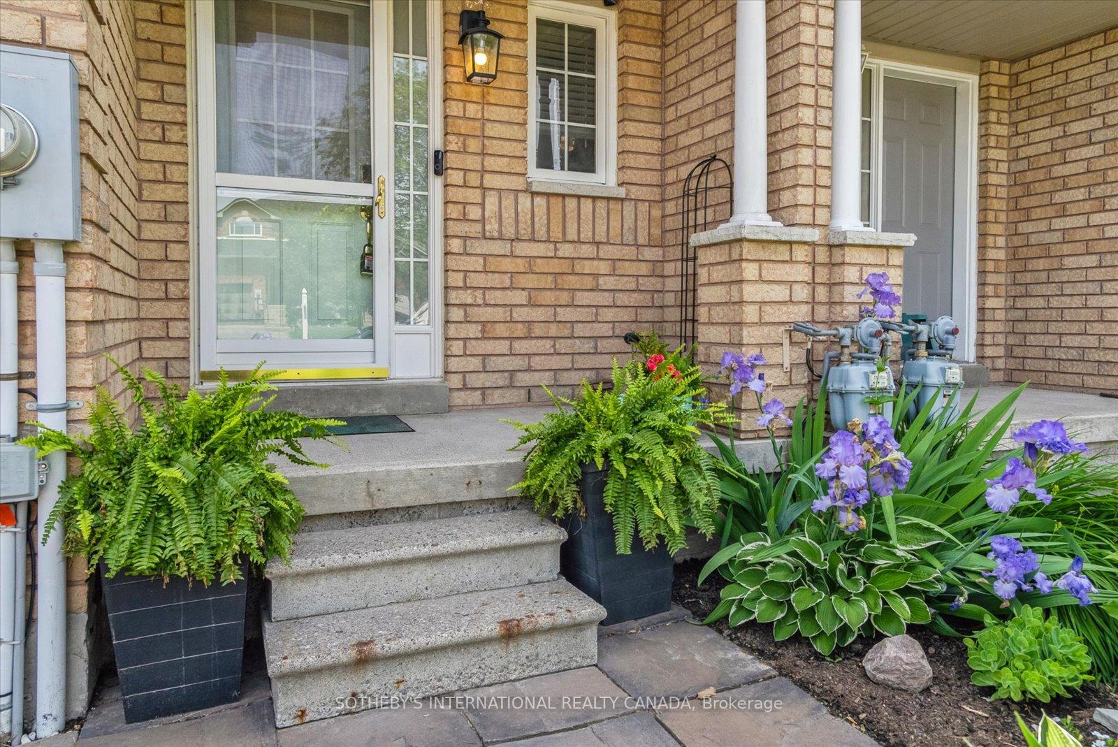 Photo 3 of 8 Somerscales Drive, Clarington, Bowmanville — HOMEH