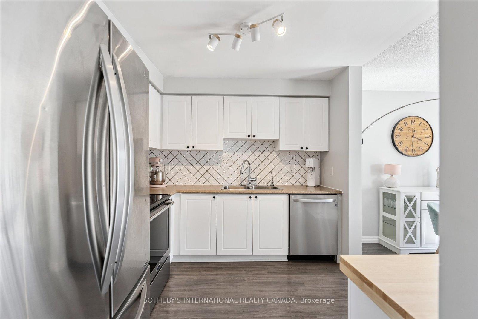 Photo 10 of 8 Somerscales Drive, Clarington, Bowmanville — HOMEH