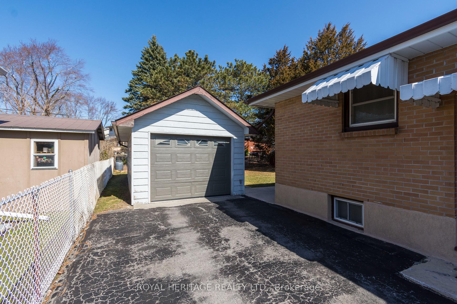 Photo 5 of 558 Victoria Avenue, Belleville, Belleville Ward — HOMEH