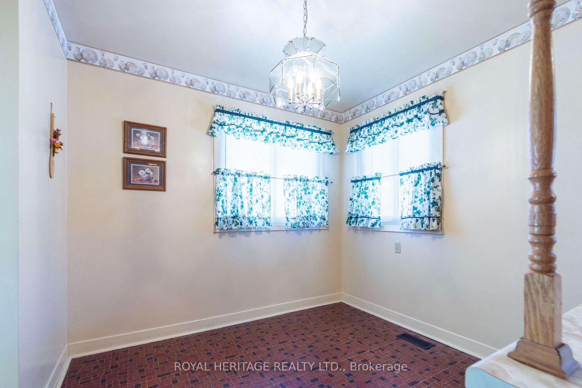Photo 13 of 558 Victoria Avenue, Belleville, Belleville Ward — HOMEH