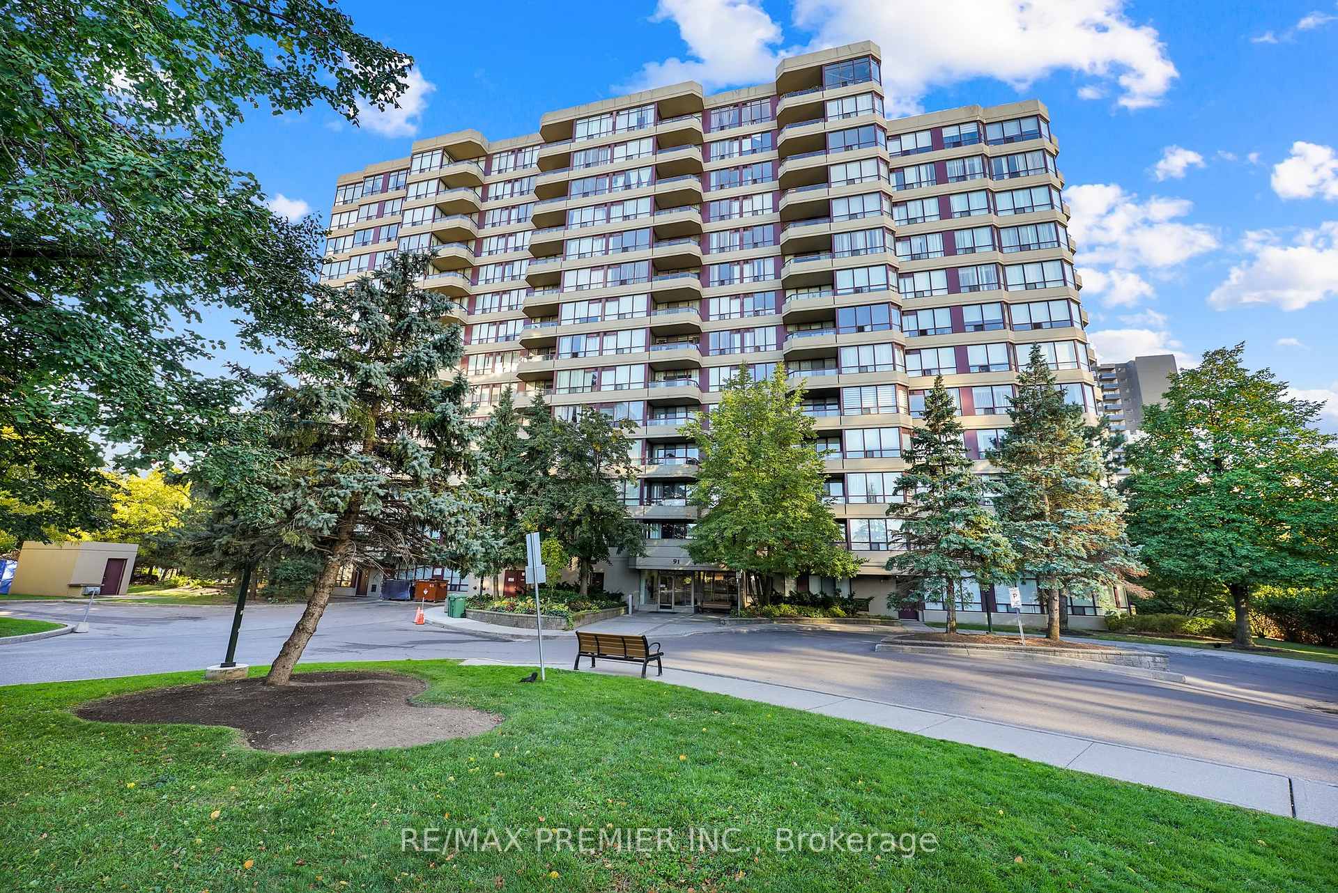 Photo 3 of Unit 208, 91 Townsgate Drive, Vaughan, Crestwood-Springfarm-Yorkhill — HOMEH