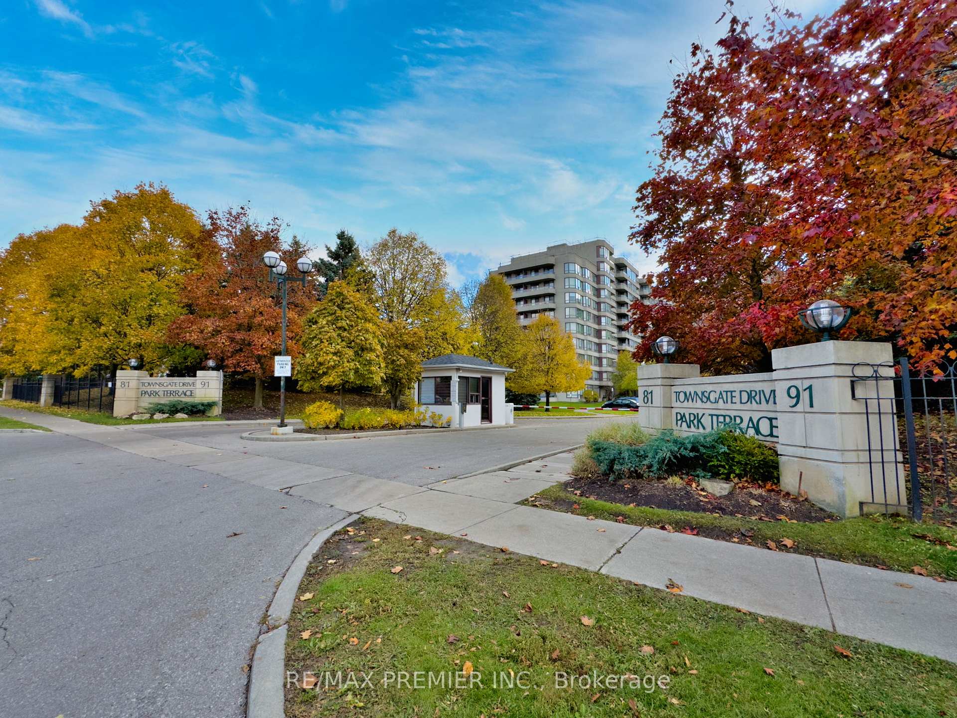 Photo 4 of Unit 208, 91 Townsgate Drive, Vaughan, Crestwood-Springfarm-Yorkhill — HOMEH