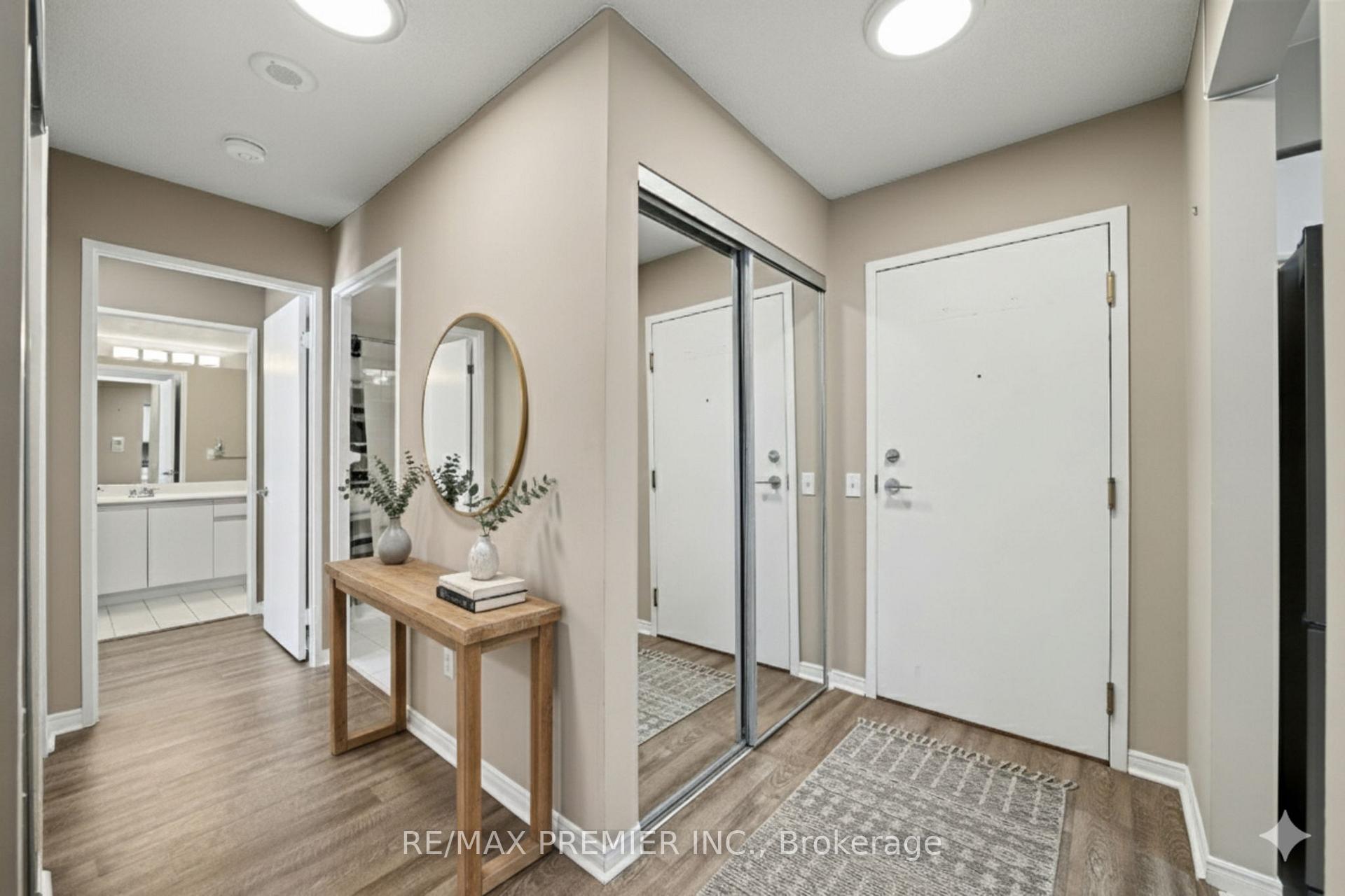Photo 7 of Unit 208, 91 Townsgate Drive, Vaughan, Crestwood-Springfarm-Yorkhill — HOMEH