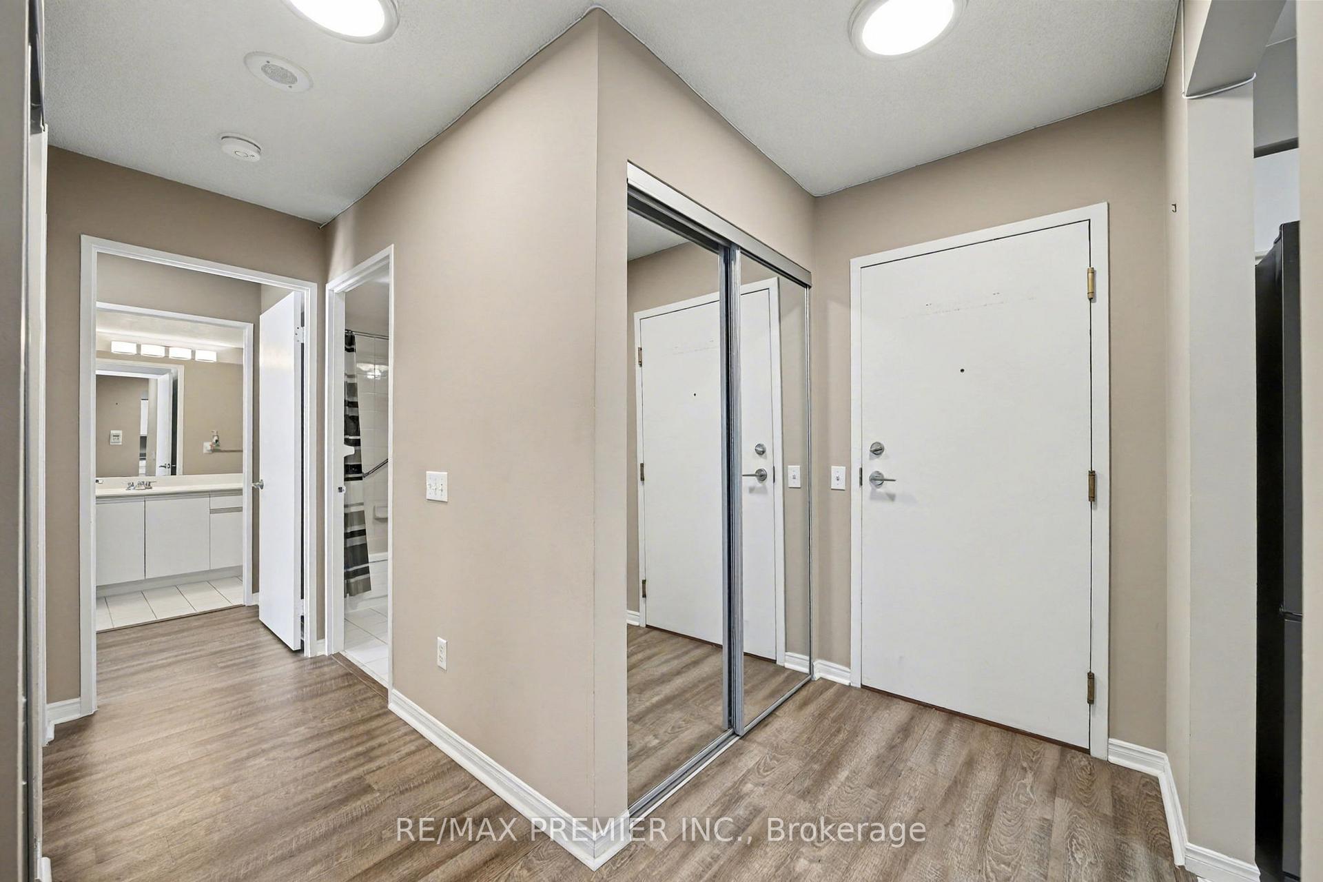 Photo 5 of Unit 208, 91 Townsgate Drive, Vaughan, Crestwood-Springfarm-Yorkhill — HOMEH