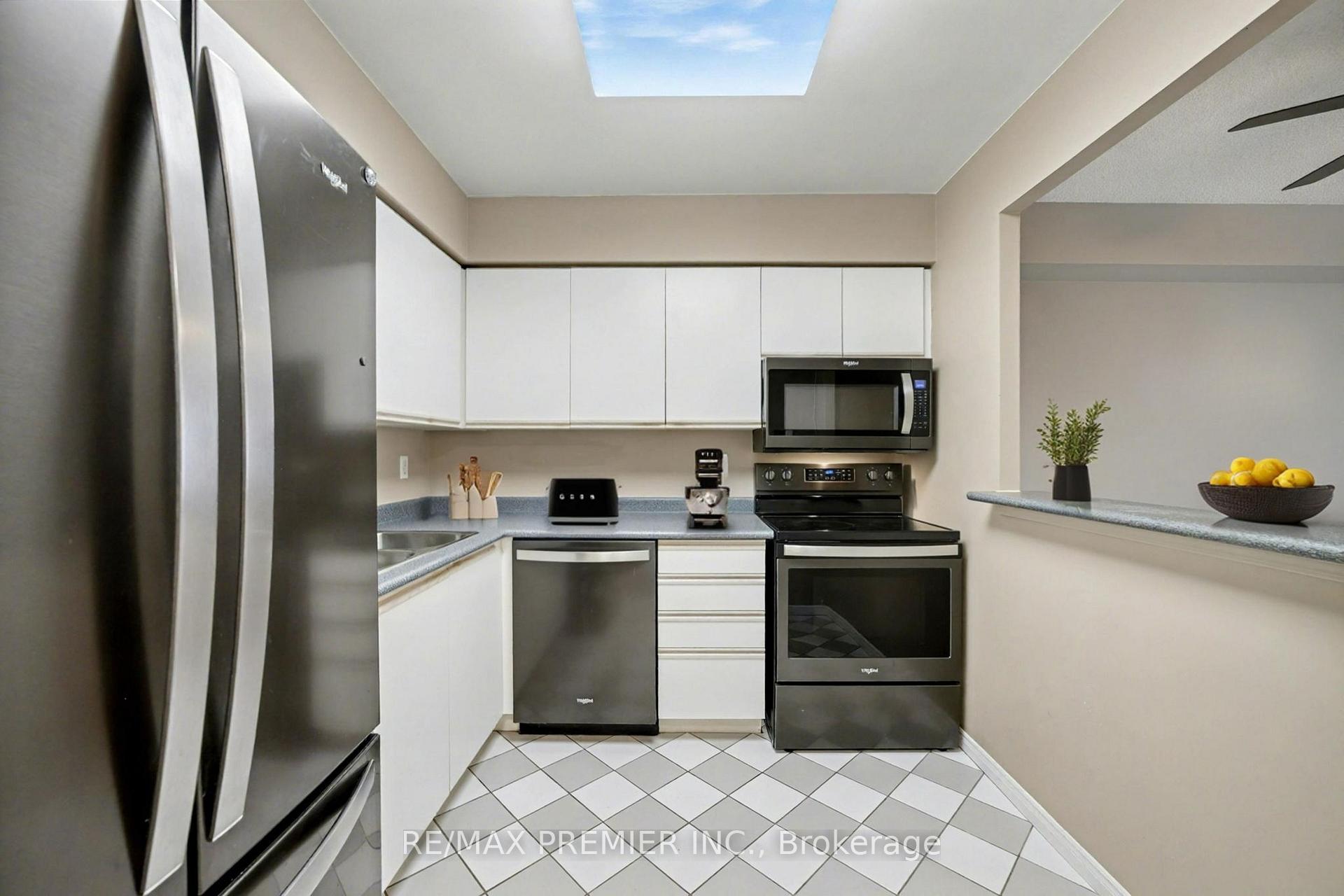 Photo 8 of Unit 208, 91 Townsgate Drive, Vaughan, Crestwood-Springfarm-Yorkhill — HOMEH