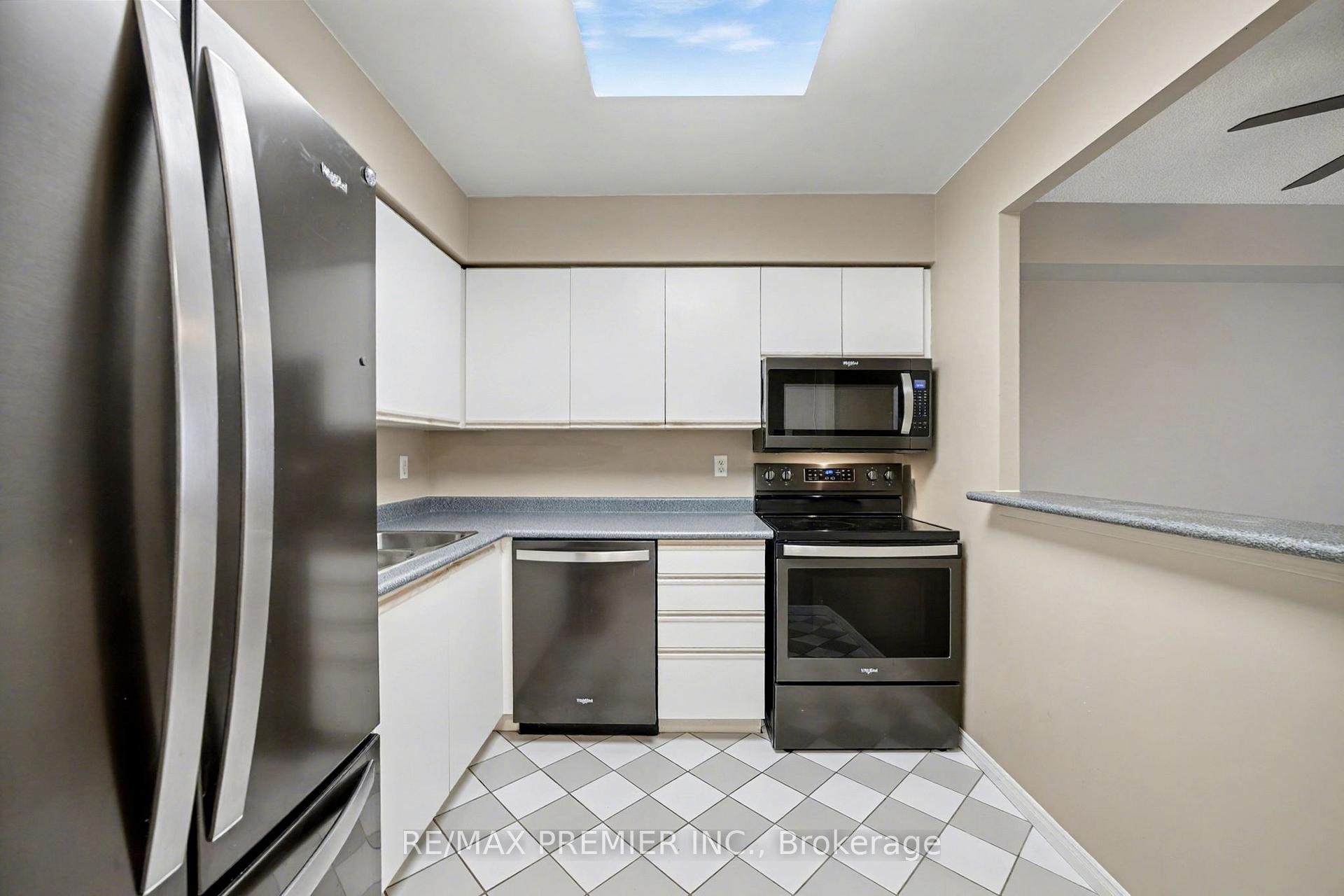 Photo 6 of Unit 208, 91 Townsgate Drive, Vaughan, Crestwood-Springfarm-Yorkhill — HOMEH