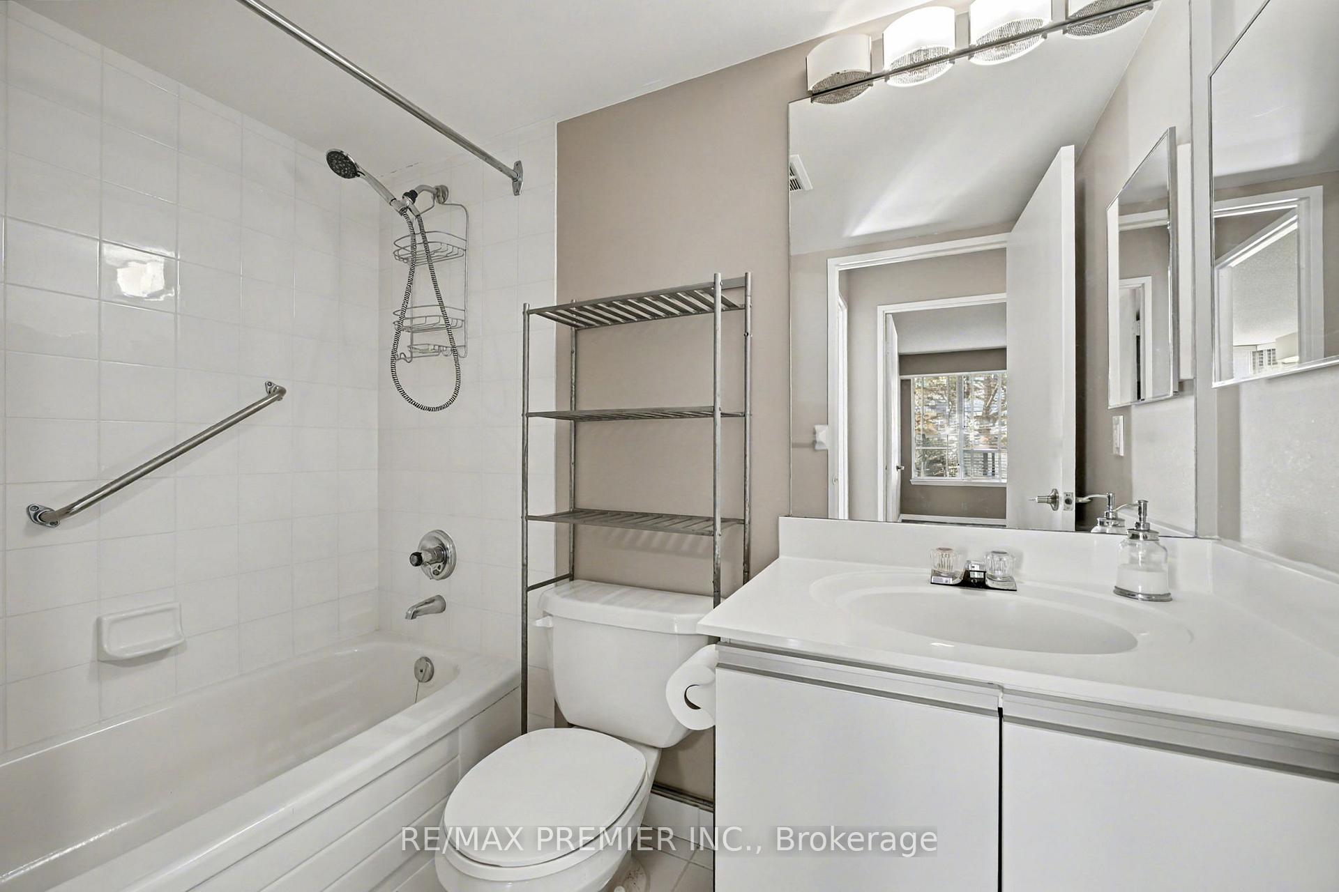 Photo 10 of Unit 208, 91 Townsgate Drive, Vaughan, Crestwood-Springfarm-Yorkhill — HOMEH