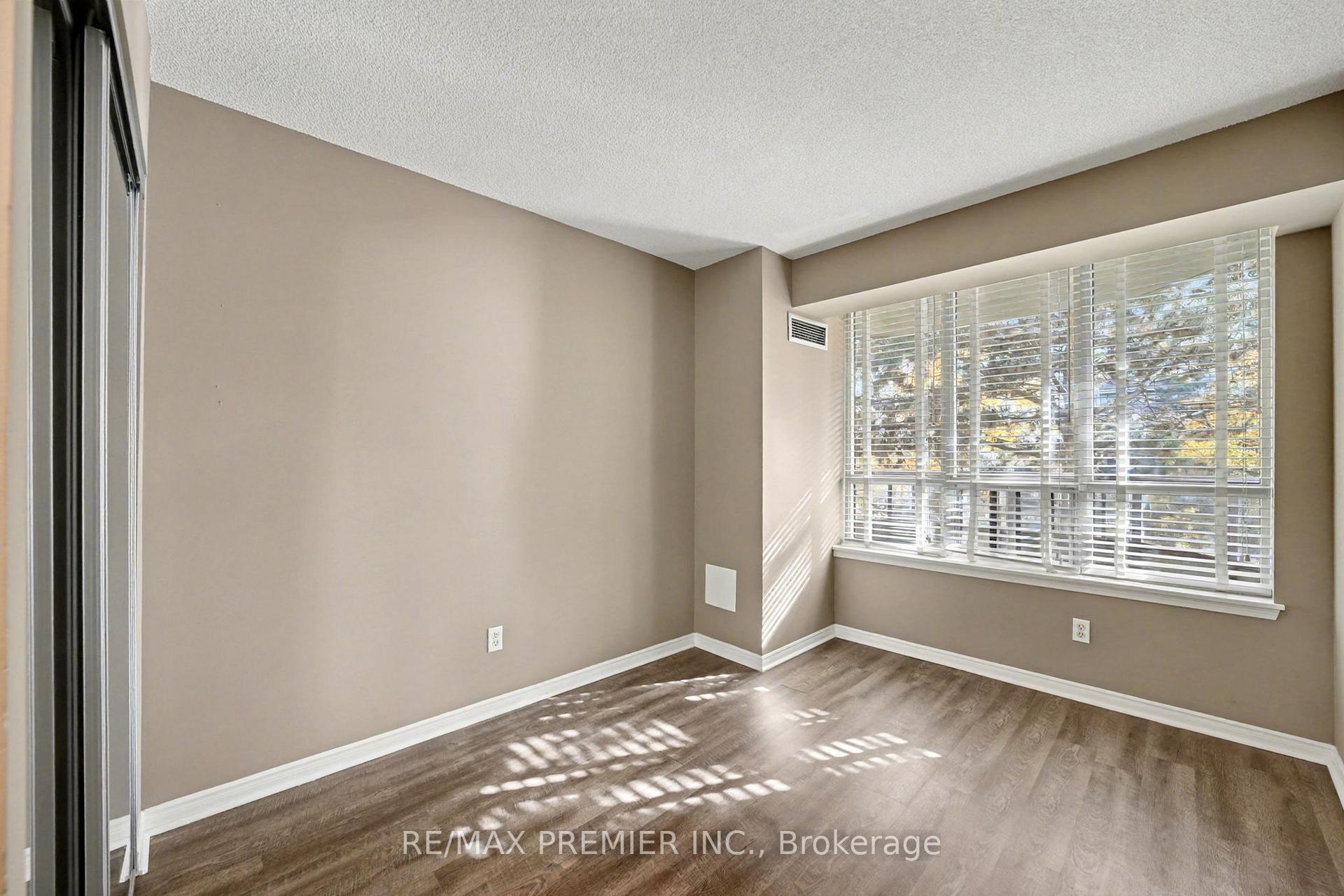 Photo 14 of Unit 208, 91 Townsgate Drive, Vaughan, Crestwood-Springfarm-Yorkhill — HOMEH