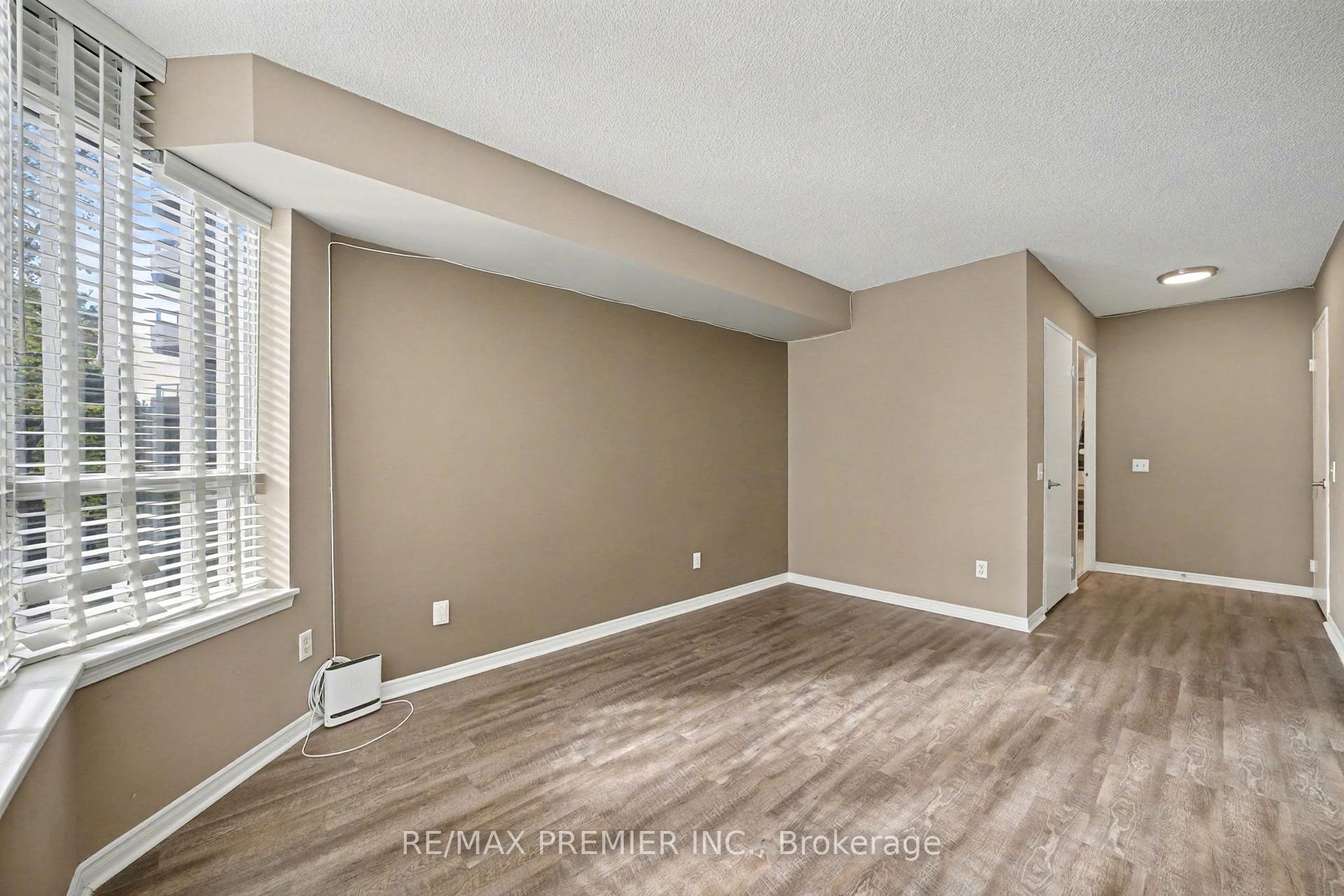 Photo 12 of Unit 208, 91 Townsgate Drive, Vaughan, Crestwood-Springfarm-Yorkhill — HOMEH