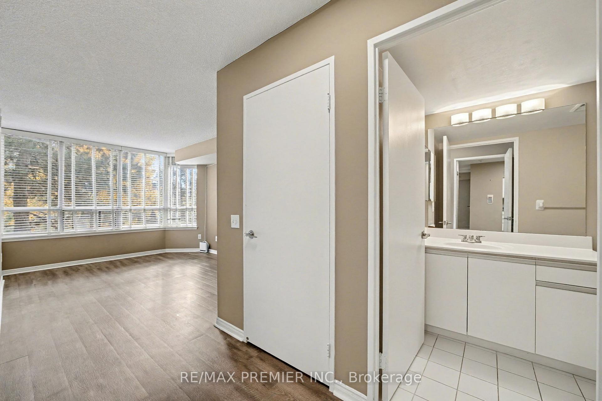 Photo 16 of Unit 208, 91 Townsgate Drive, Vaughan, Crestwood-Springfarm-Yorkhill — HOMEH