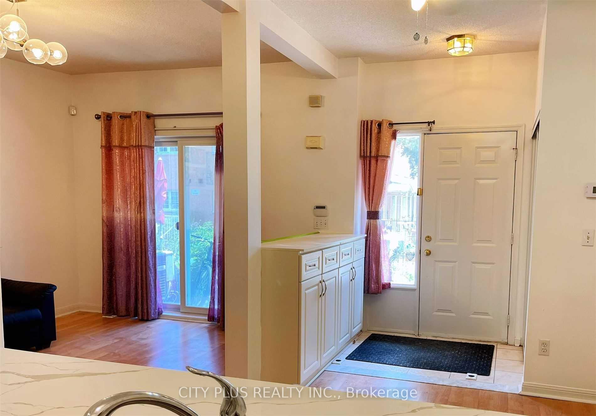 Photo 2 of Unit 3A, 23 St. Moritz Way, Markham, Unionville — HOMEH