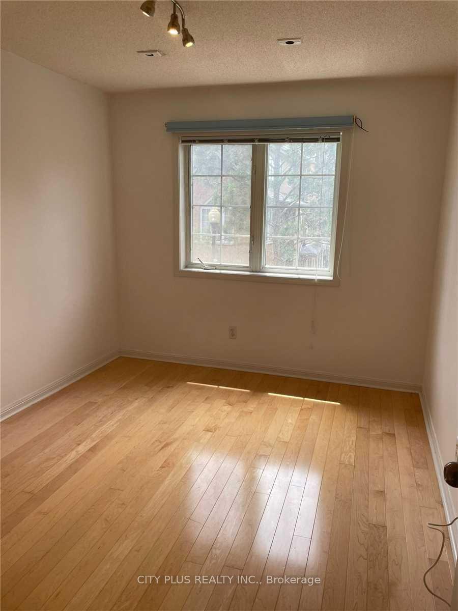 Photo 6 of Unit 3A, 23 St. Moritz Way, Markham, Unionville — HOMEH