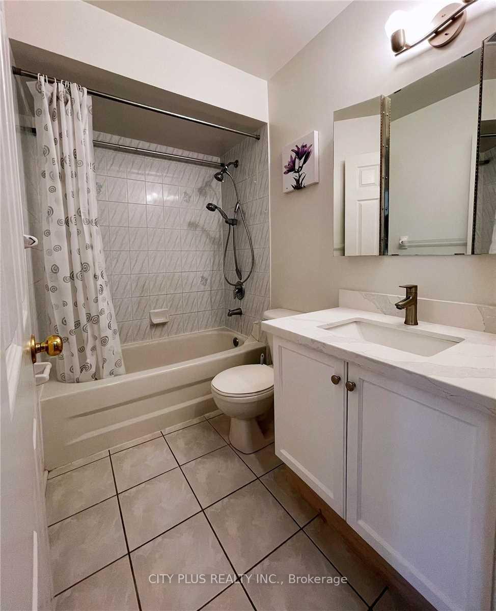 Photo 5 of Unit 3A, 23 St. Moritz Way, Markham, Unionville — HOMEH