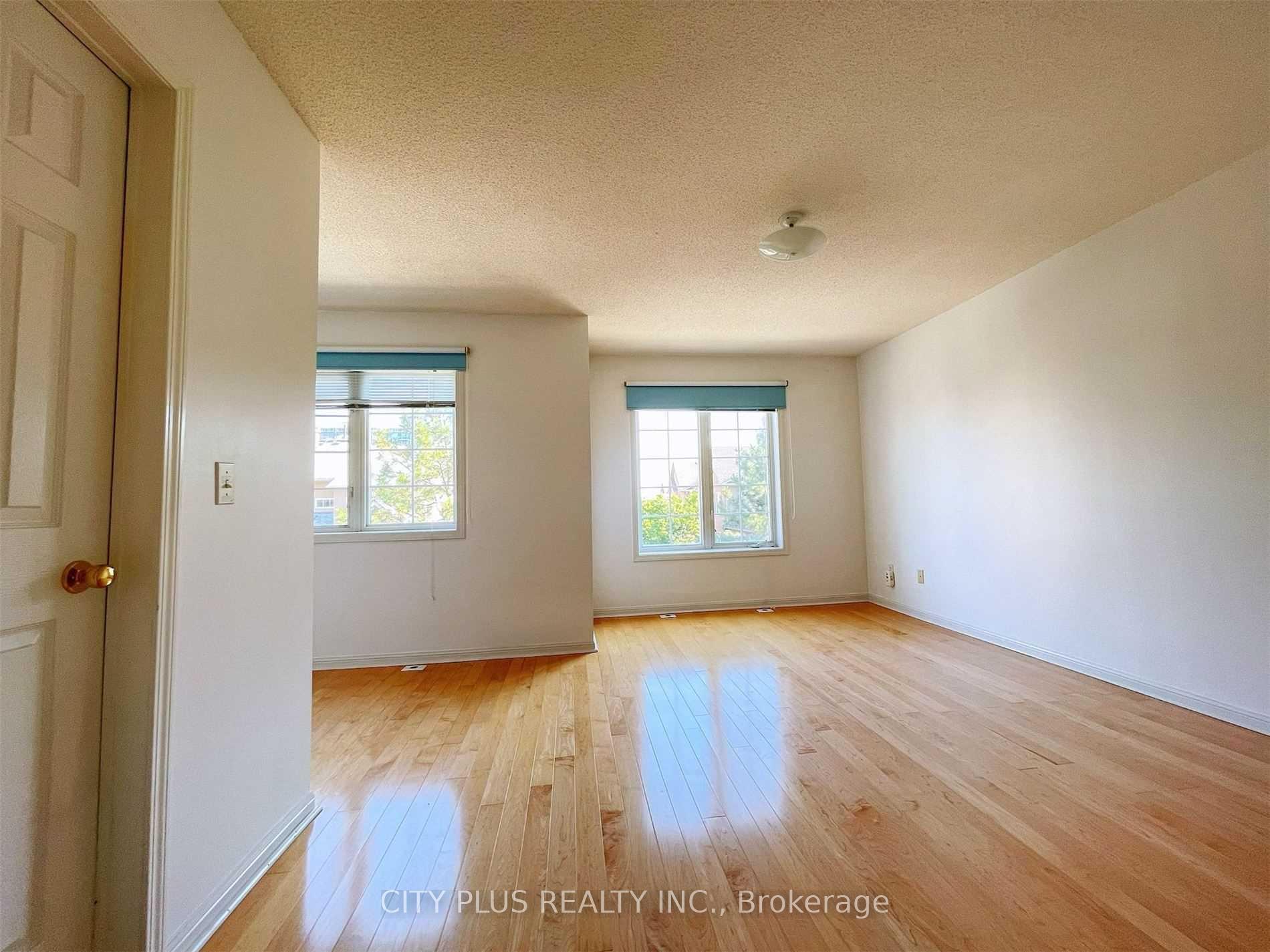 Photo 8 of Unit 3A, 23 St. Moritz Way, Markham, Unionville — HOMEH